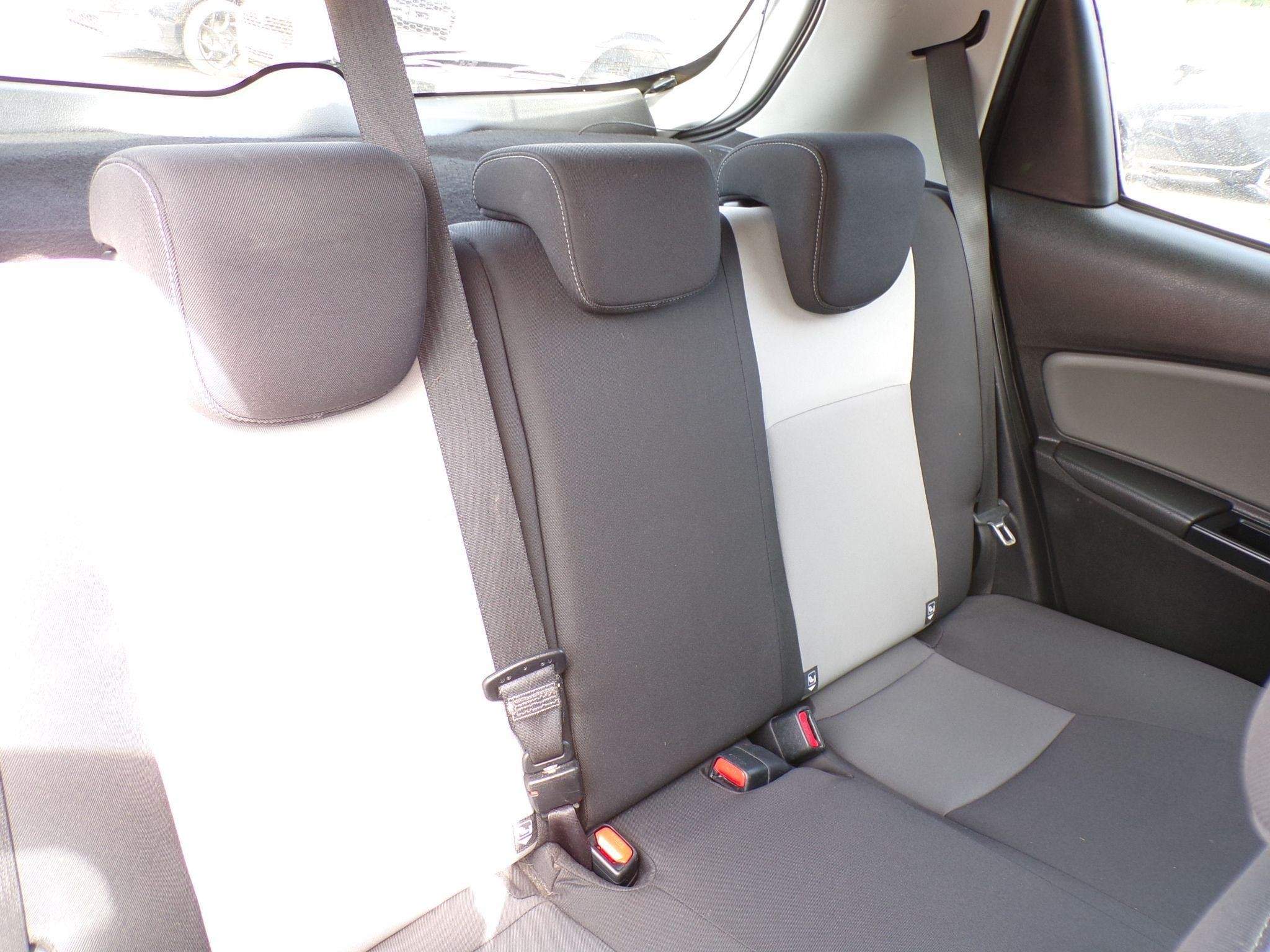 Toyota Yaris Image 15