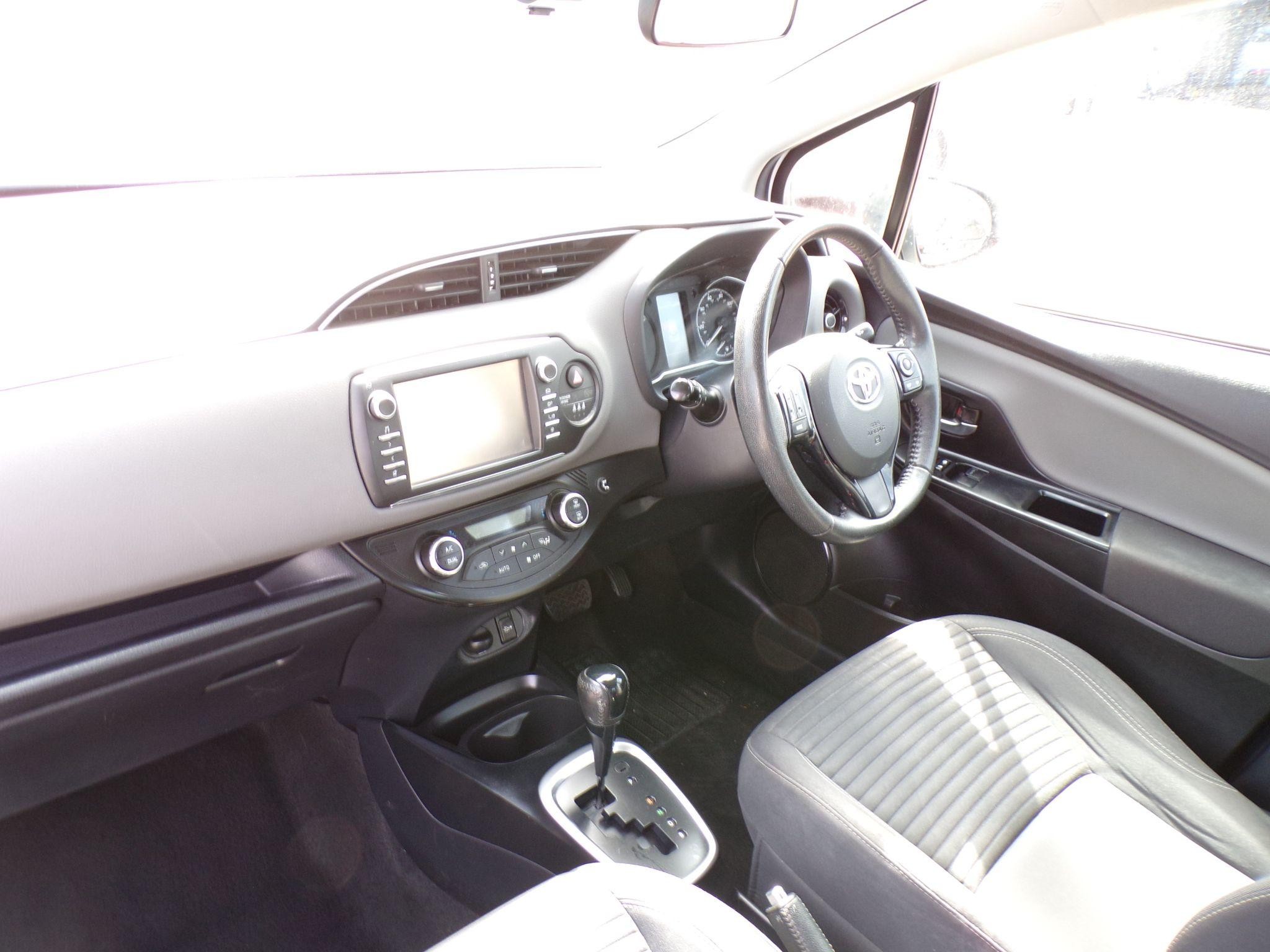 Toyota Yaris Image 17