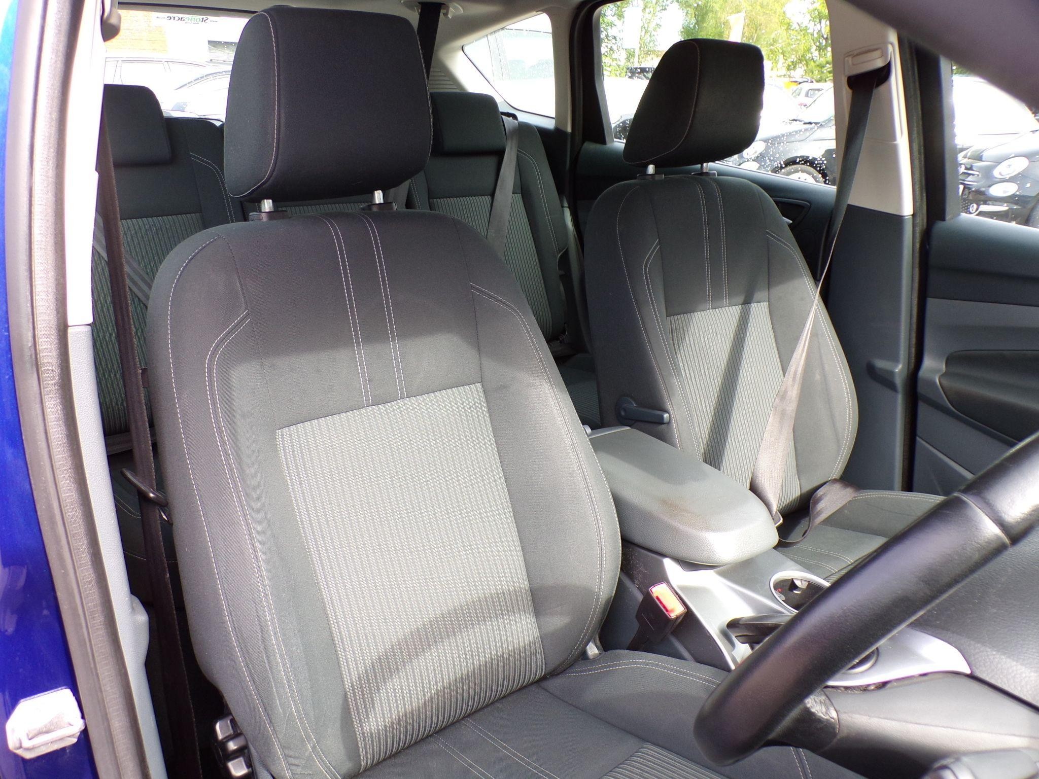 Ford C-Max Image 11