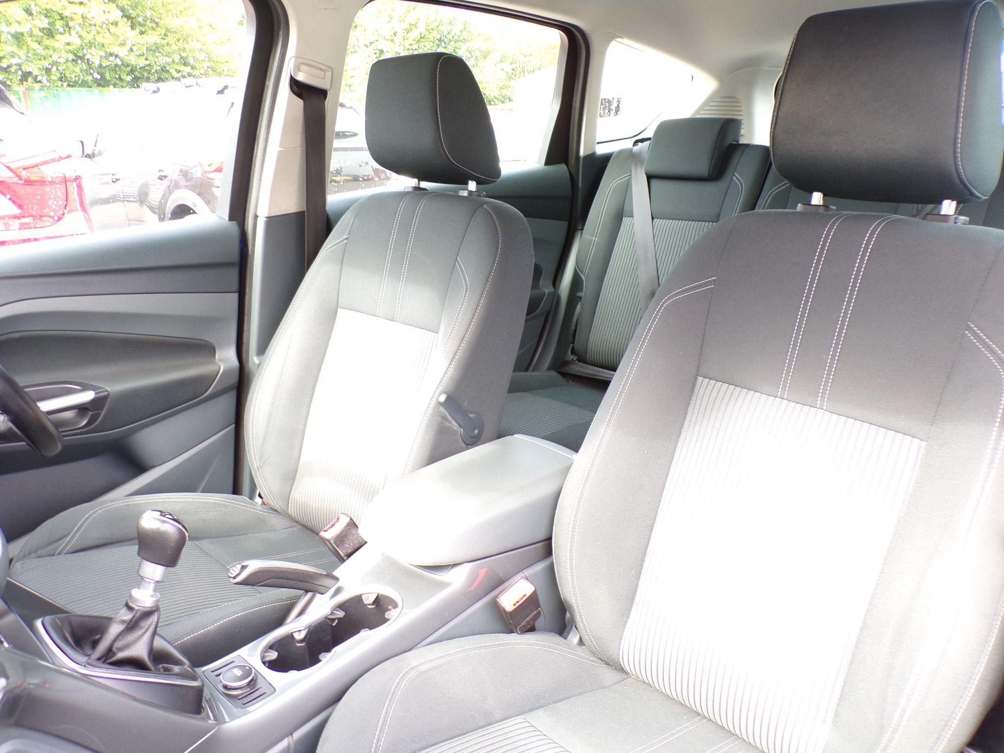 Ford C-Max Image 14