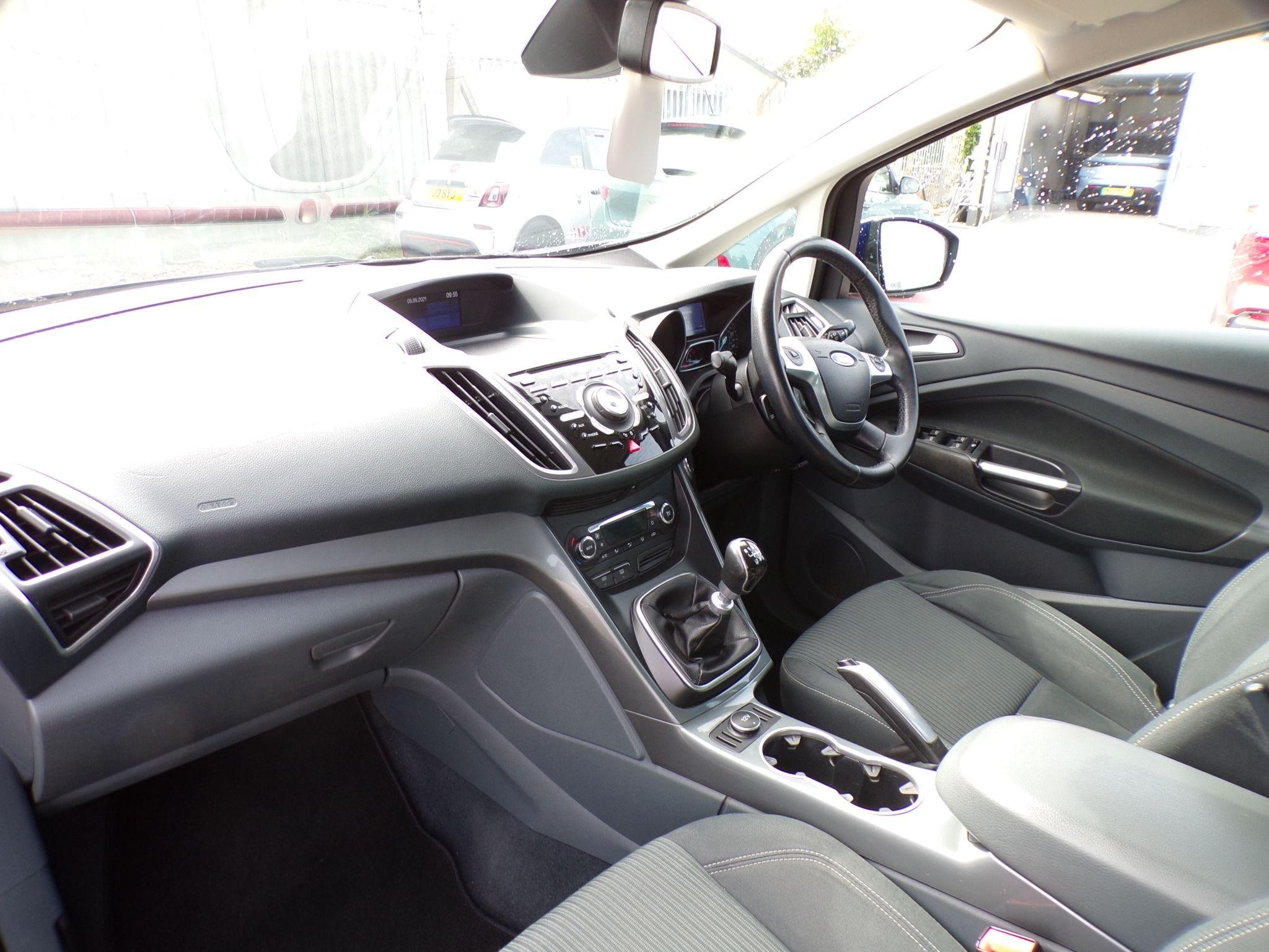 Ford C-Max Image 15