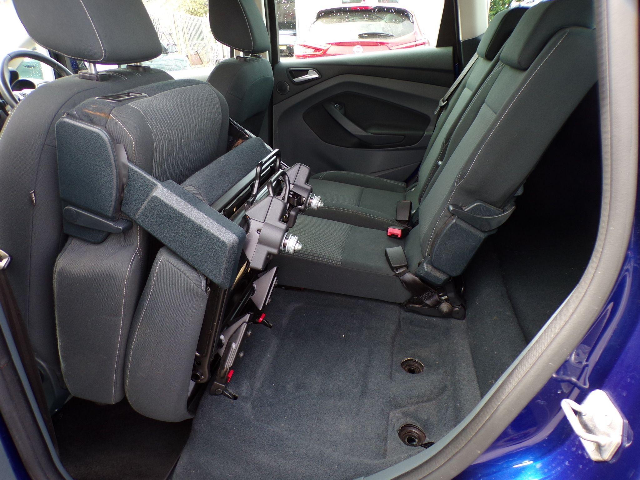 Ford C-Max Image 17