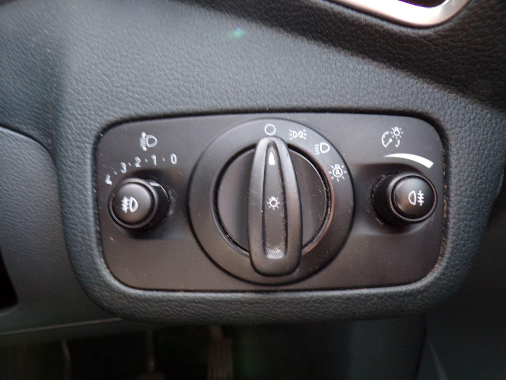 Ford C-Max Image 23