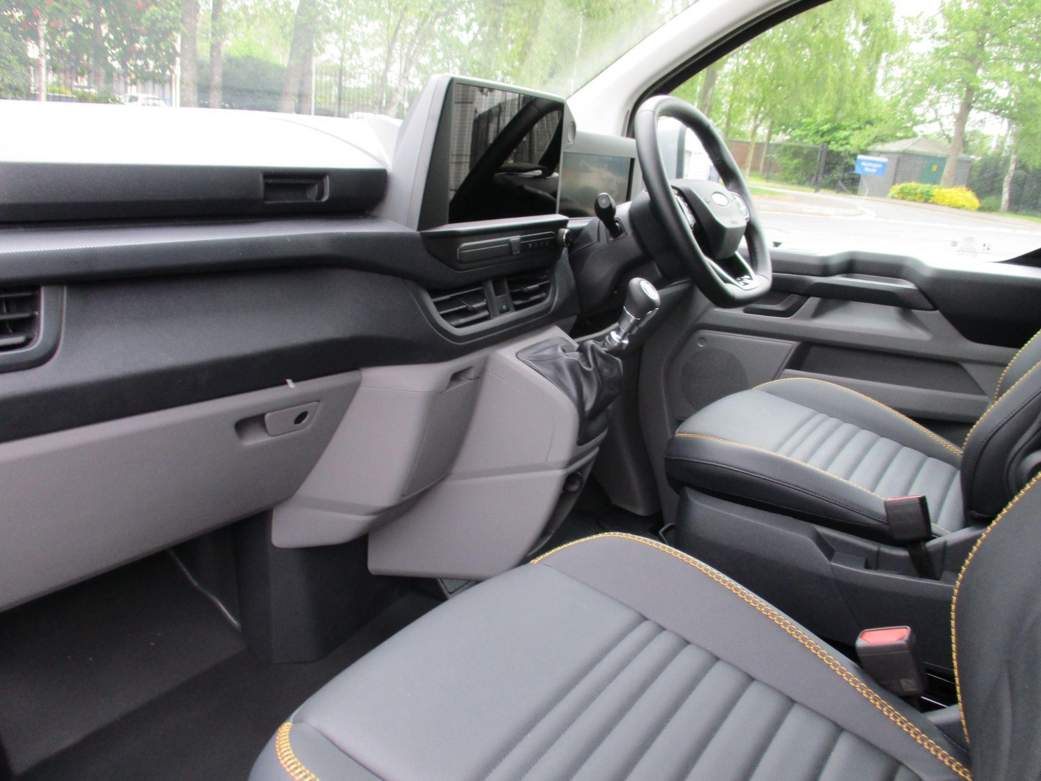 Ford Transit Custom Image 17