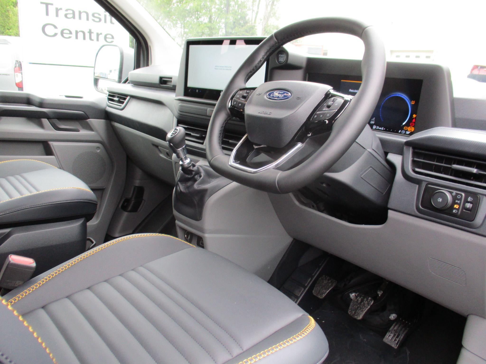 Ford Transit Custom Image 18