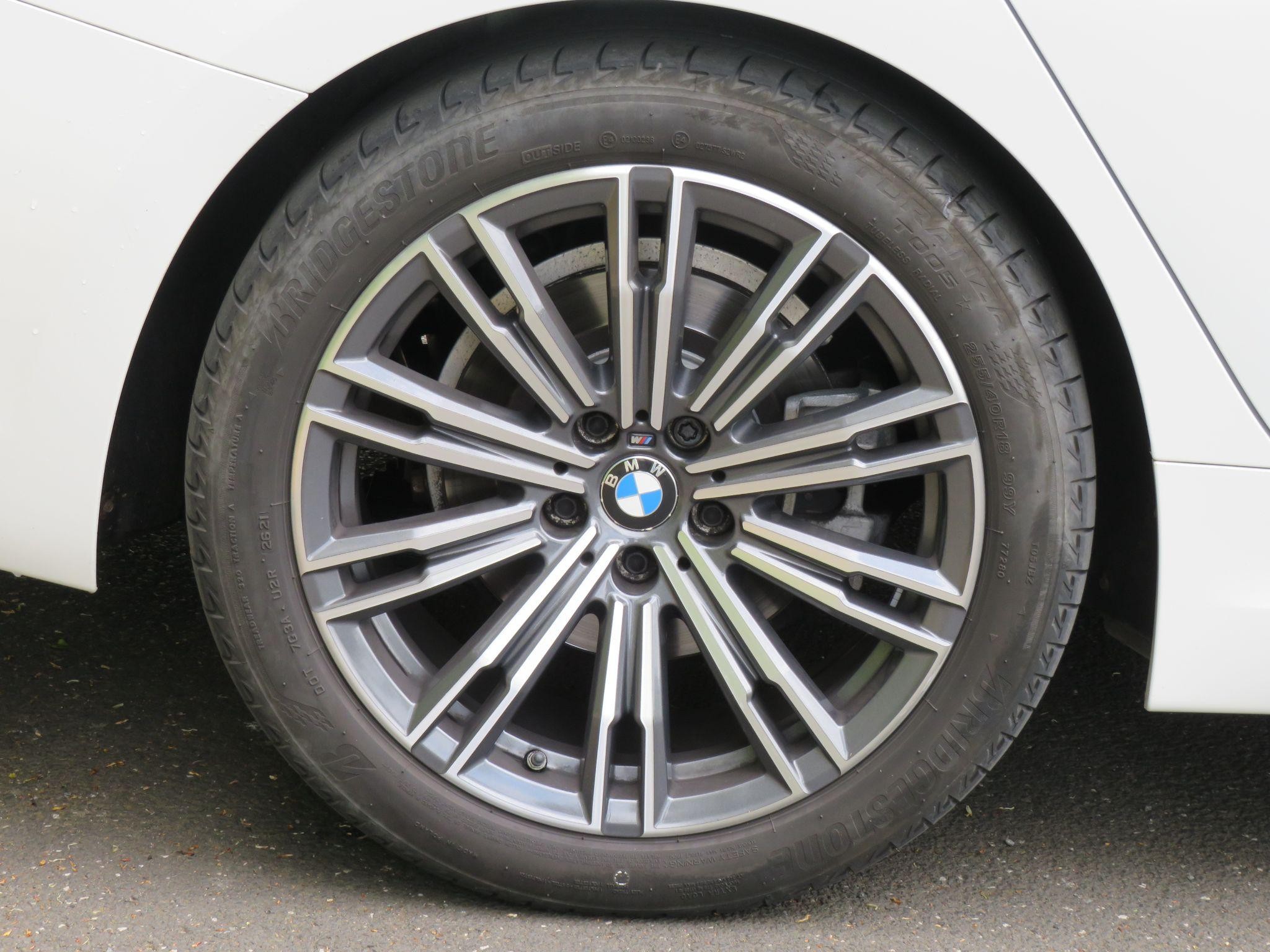 BMW 3 Series Image 11