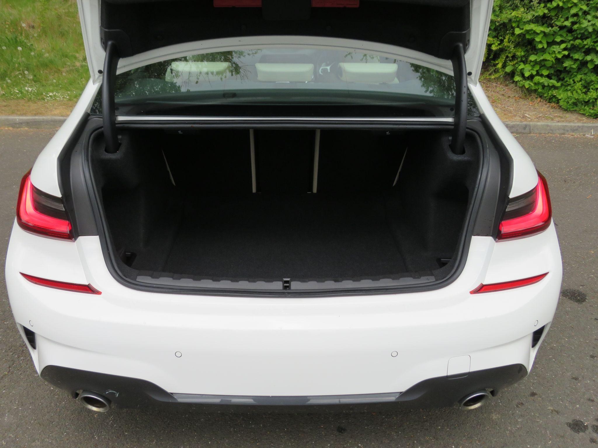 BMW 3 Series Image 12