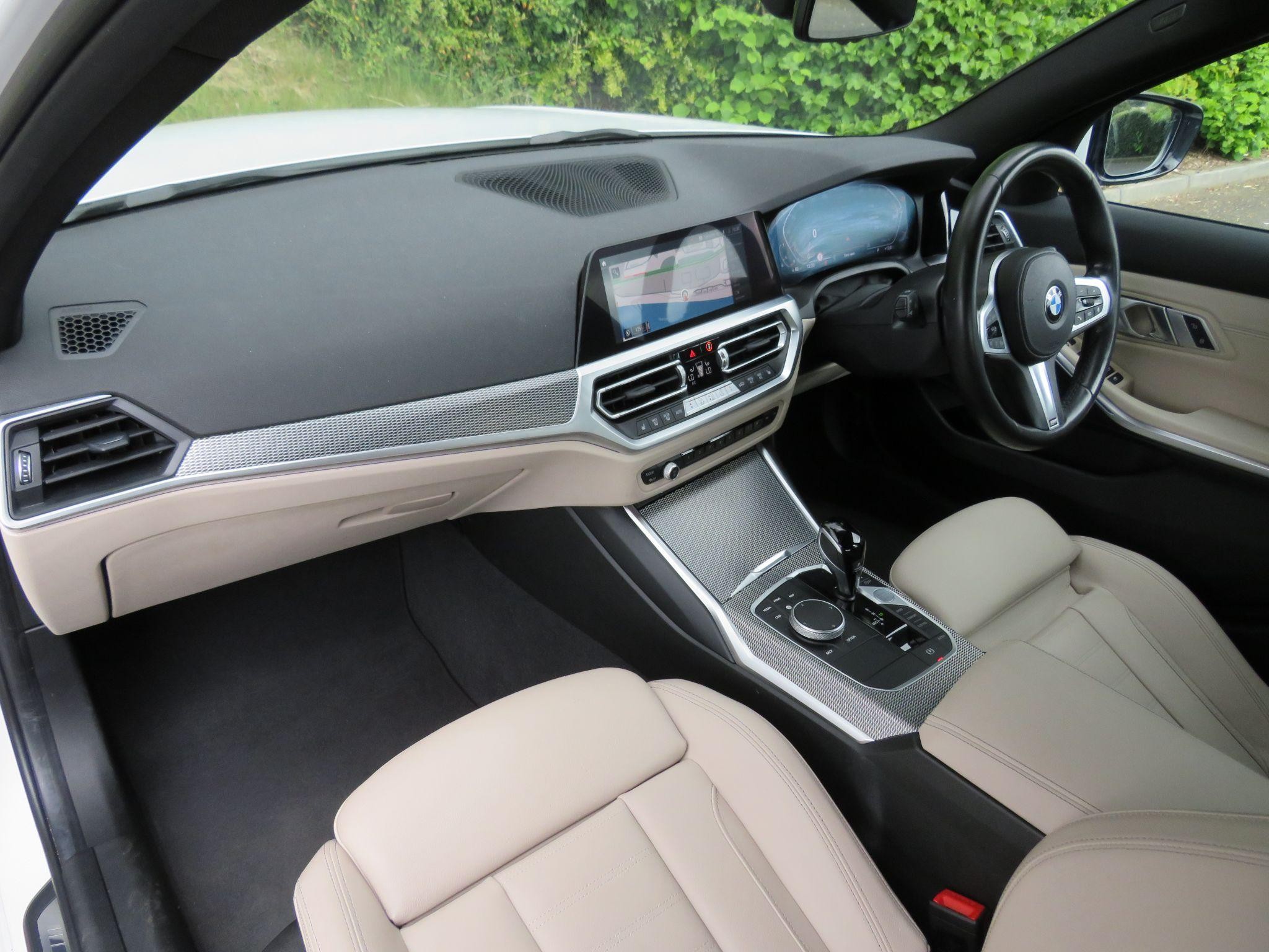 BMW 3 Series Image 15