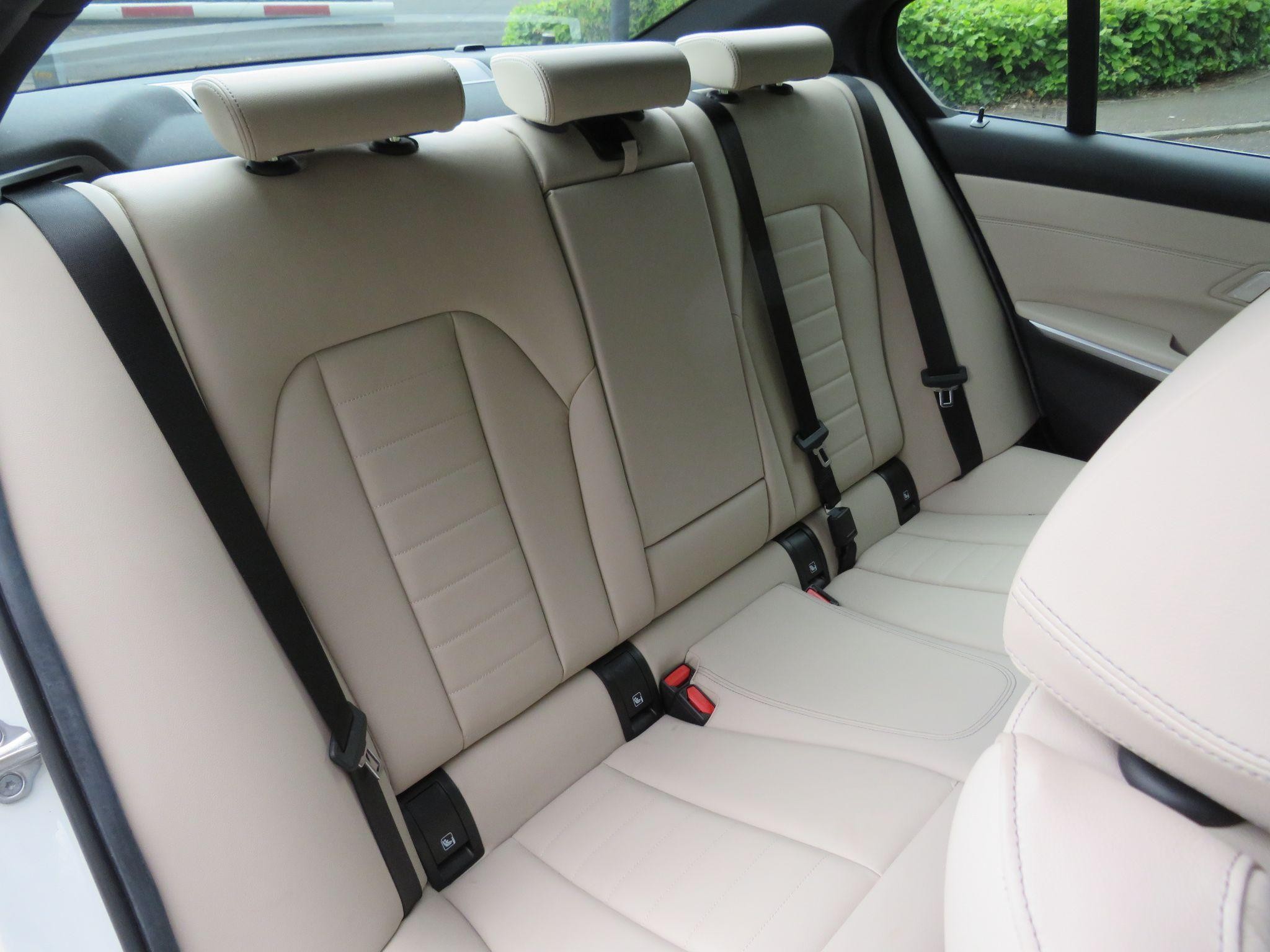 BMW 3 Series Image 19