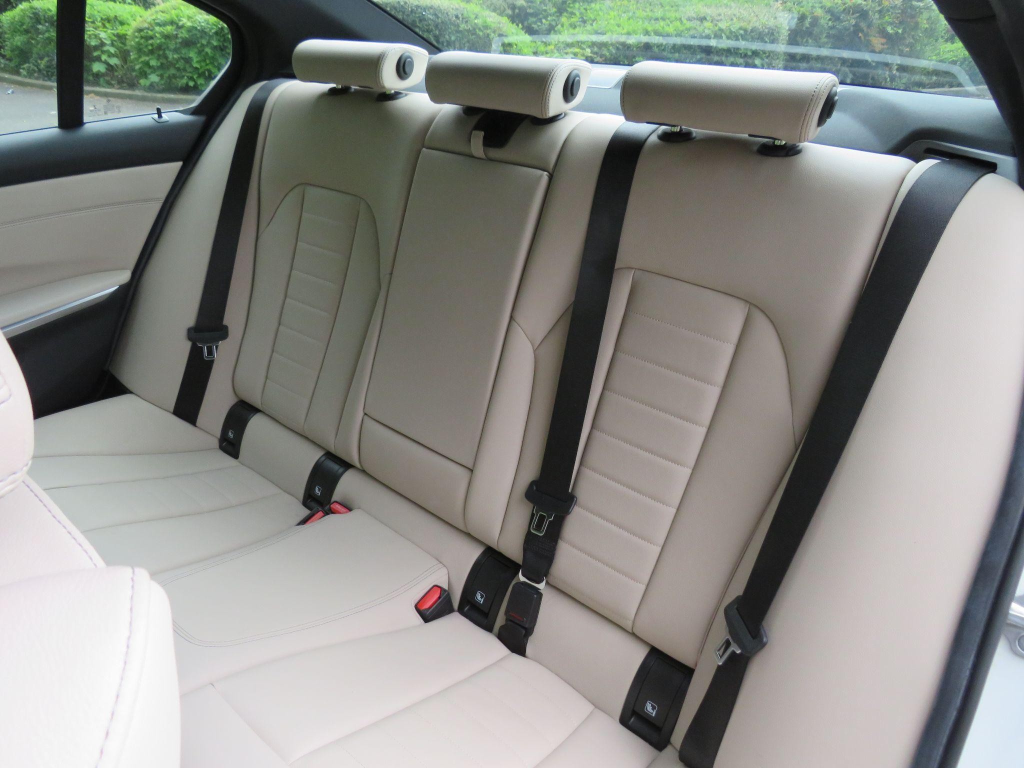 BMW 3 Series Image 20