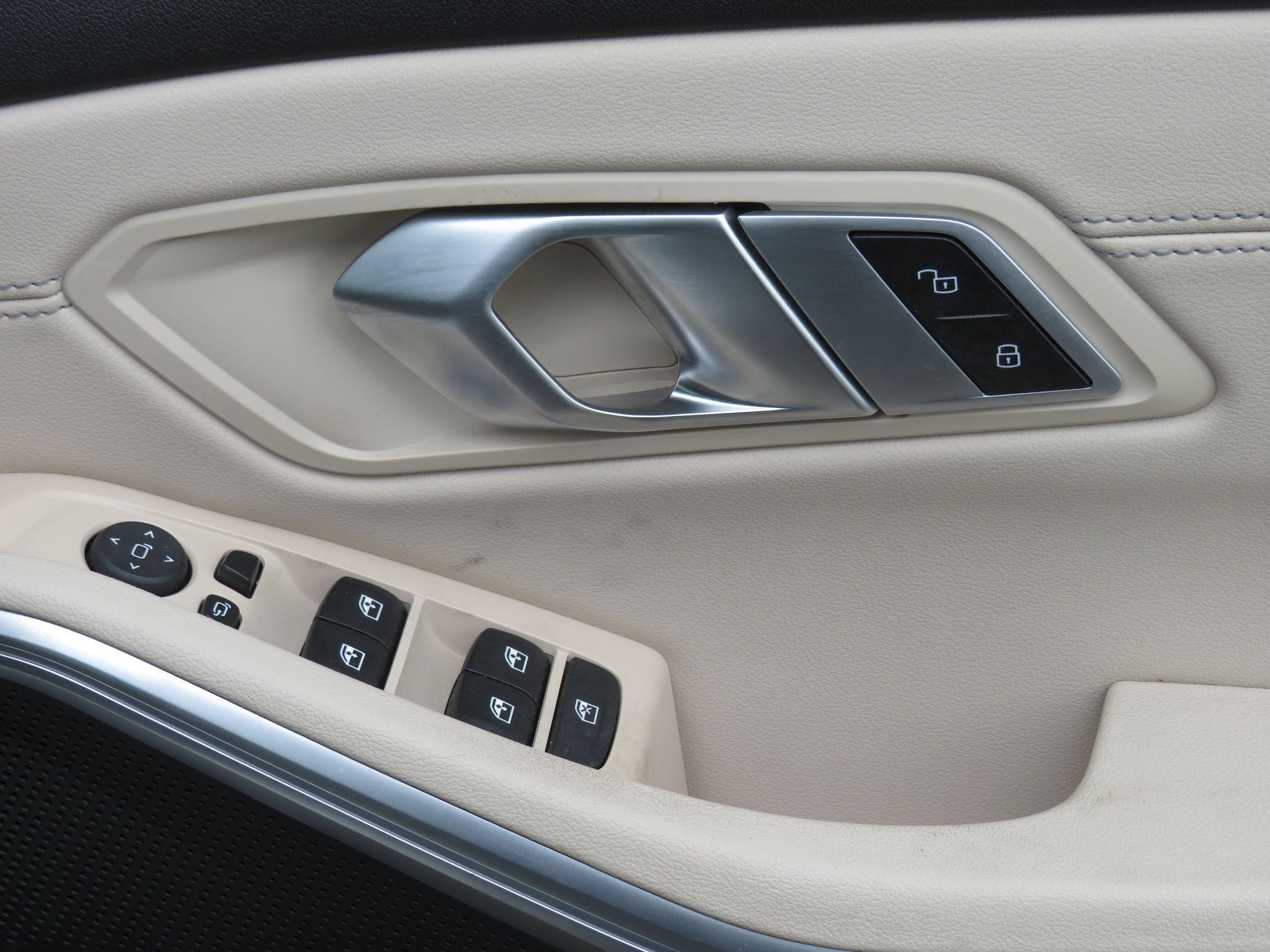 BMW 3 Series Image 24