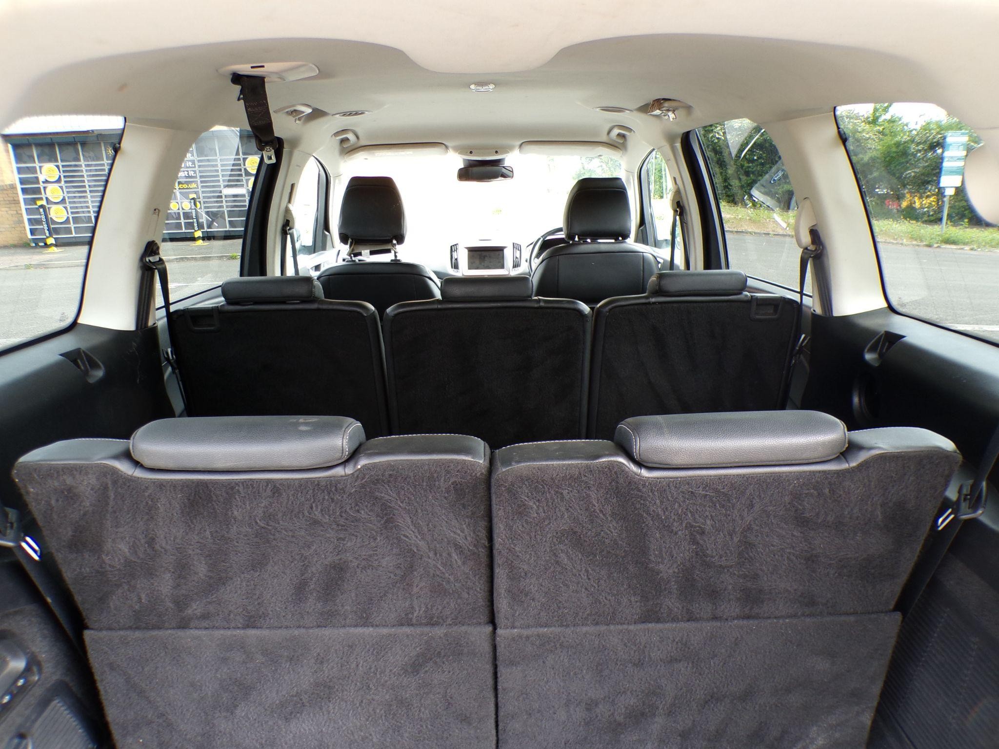 Ford Galaxy Image 11