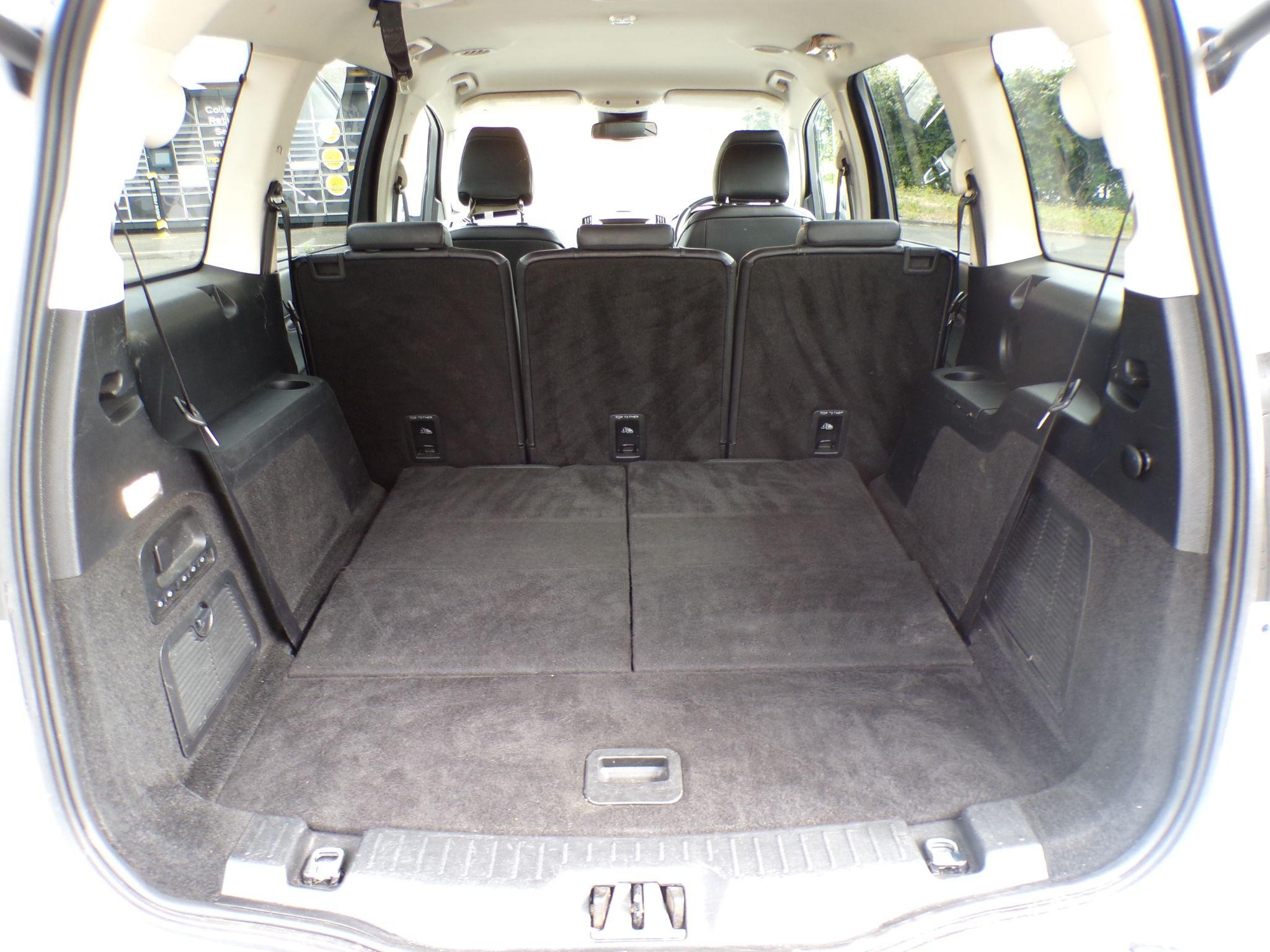 Ford Galaxy Image 12