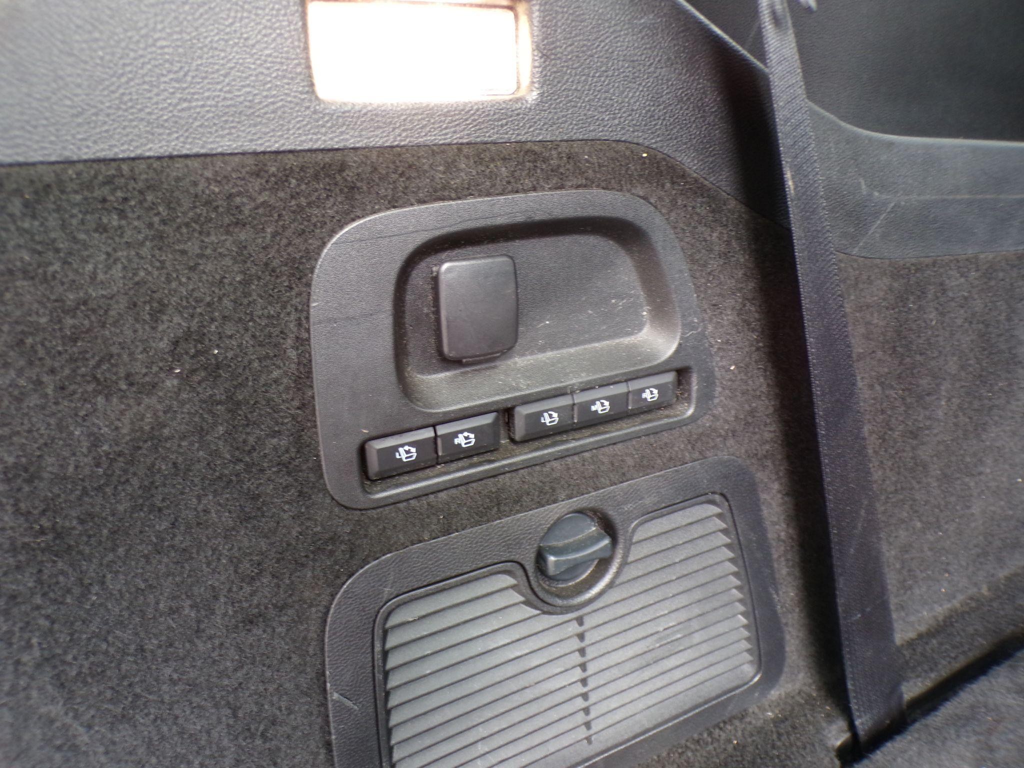 Ford Galaxy Image 13