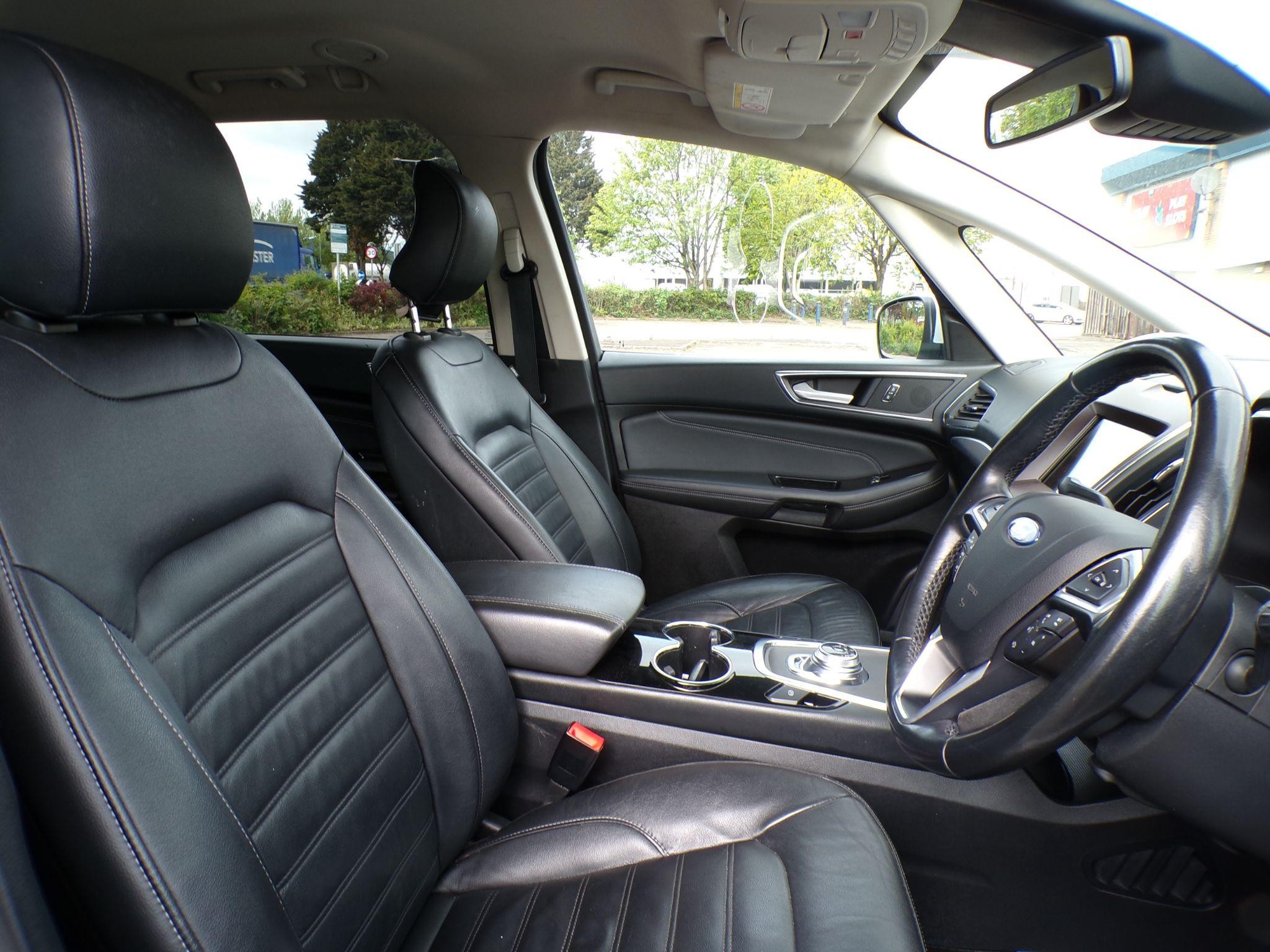Ford Galaxy Image 15