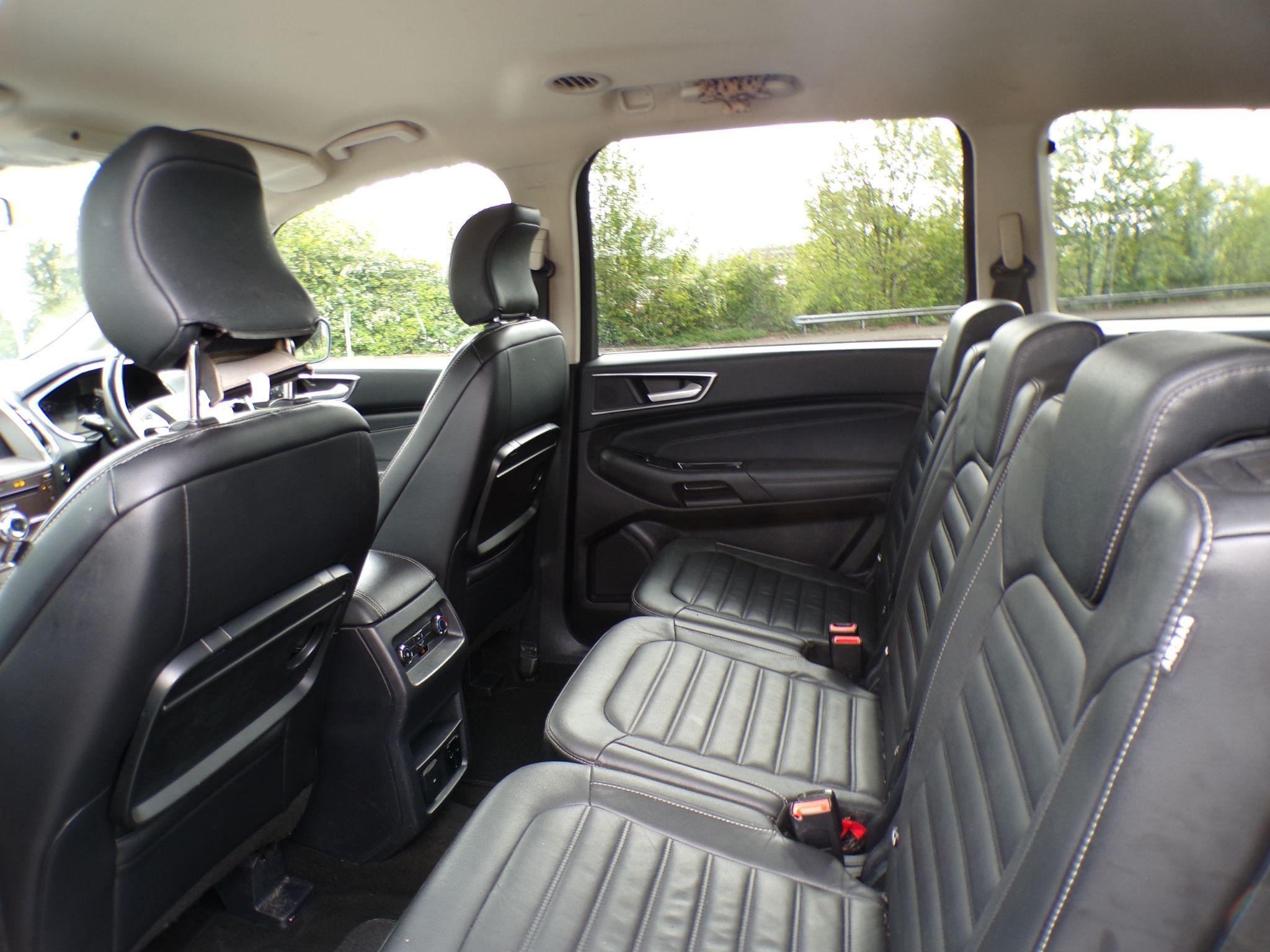 Ford Galaxy Image 17