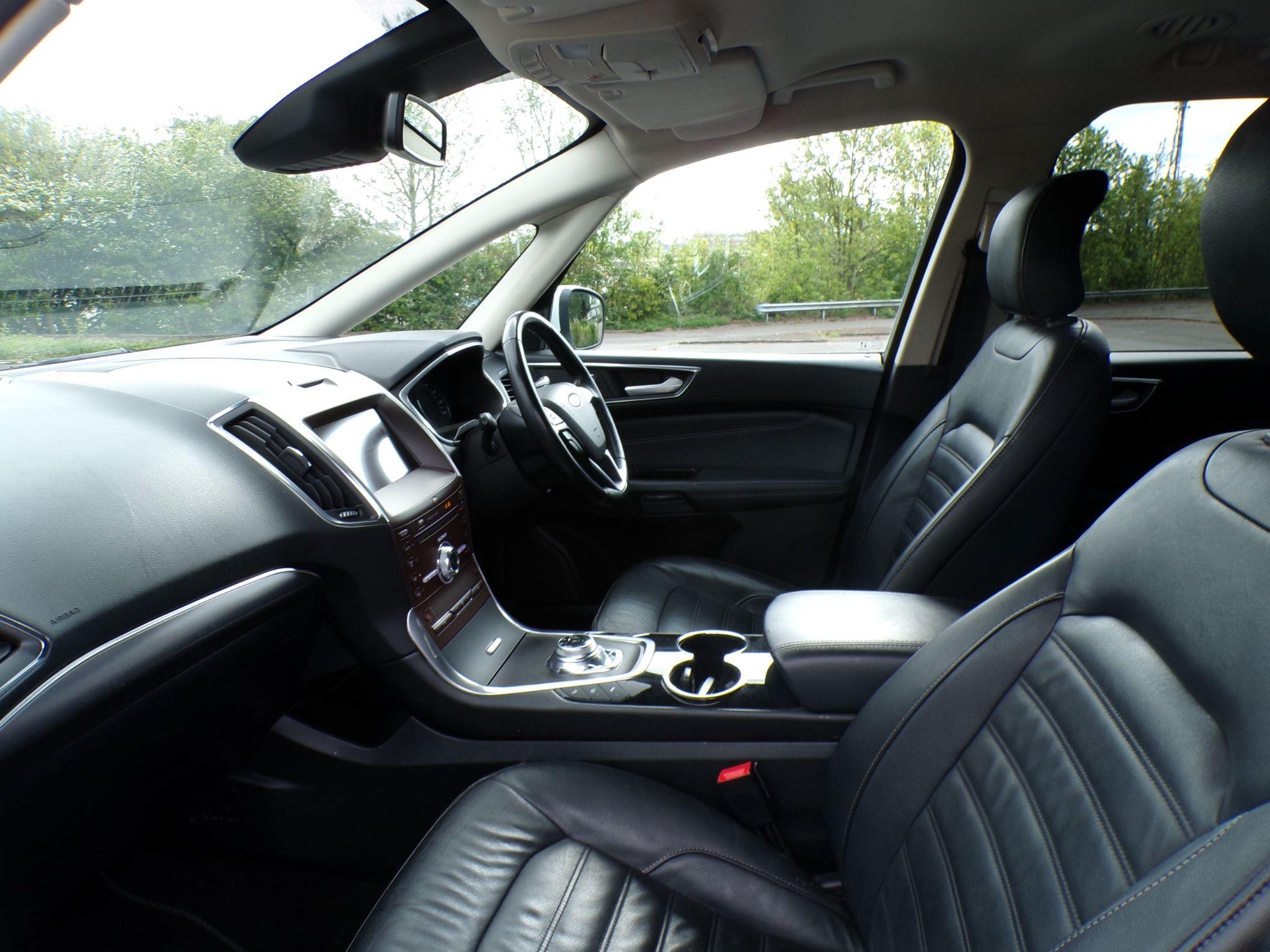 Ford Galaxy Image 18
