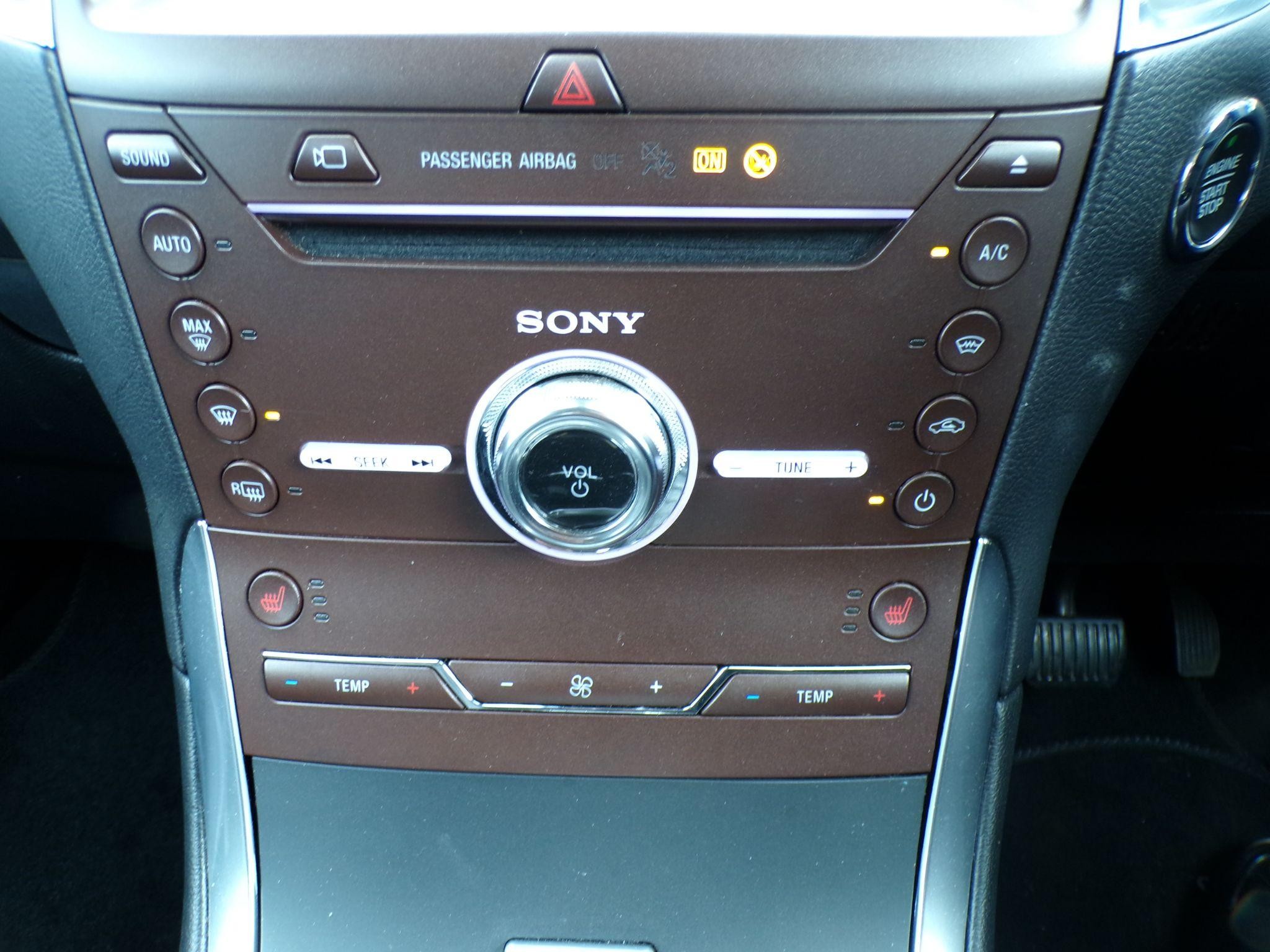 Ford Galaxy Image 23