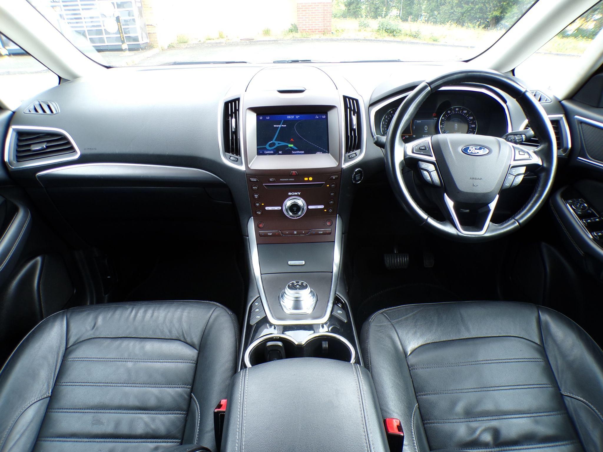 Ford Galaxy Image 27