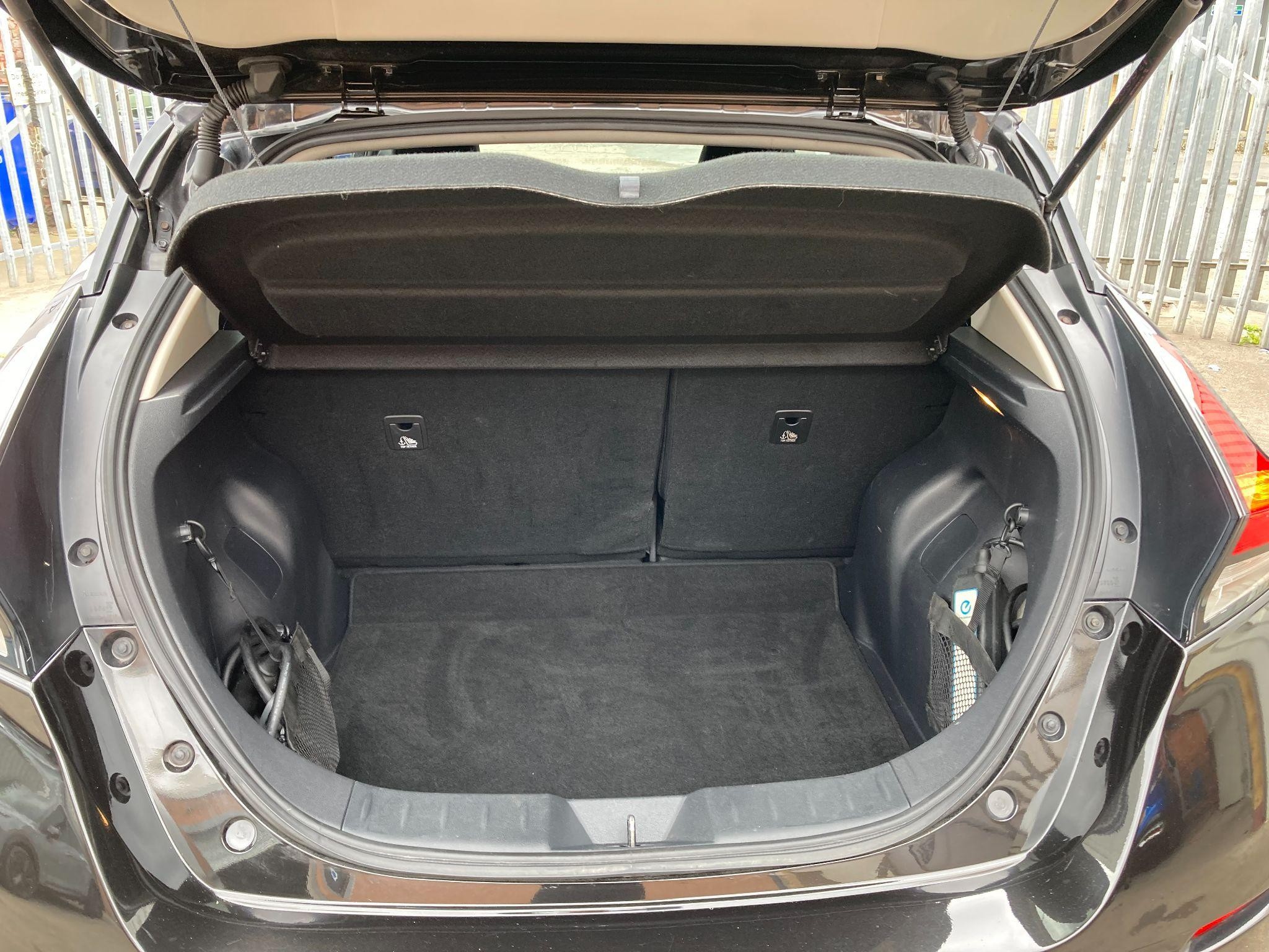 Nissan LEAF Image 12
