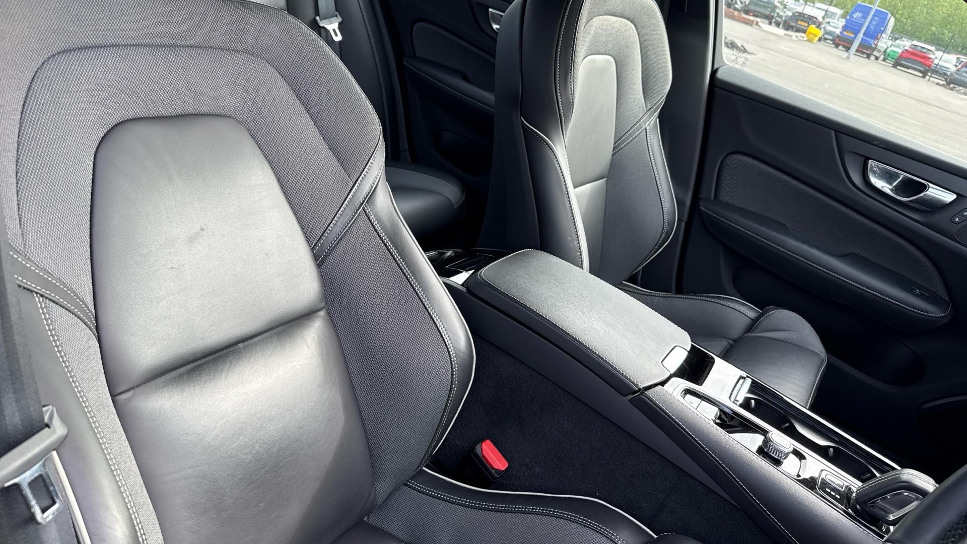 Volvo S60 Image 9