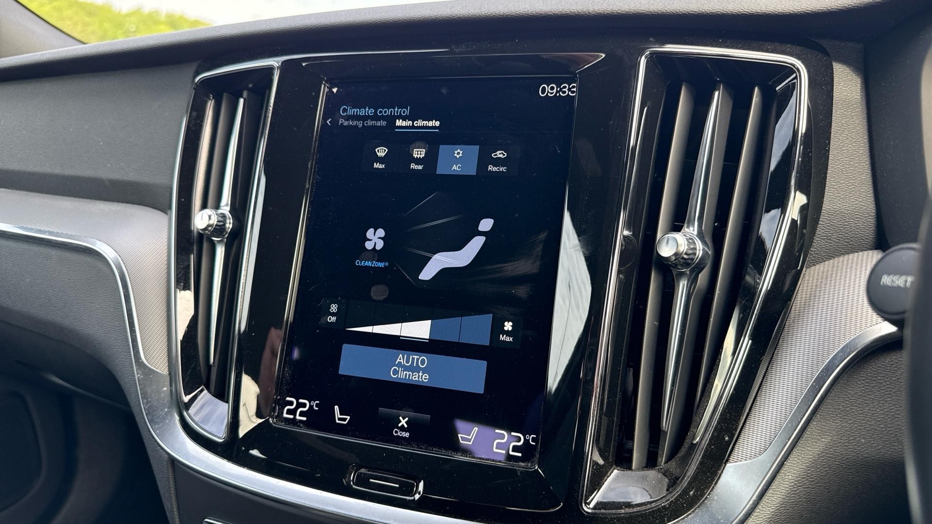 Volvo S60 Image 28