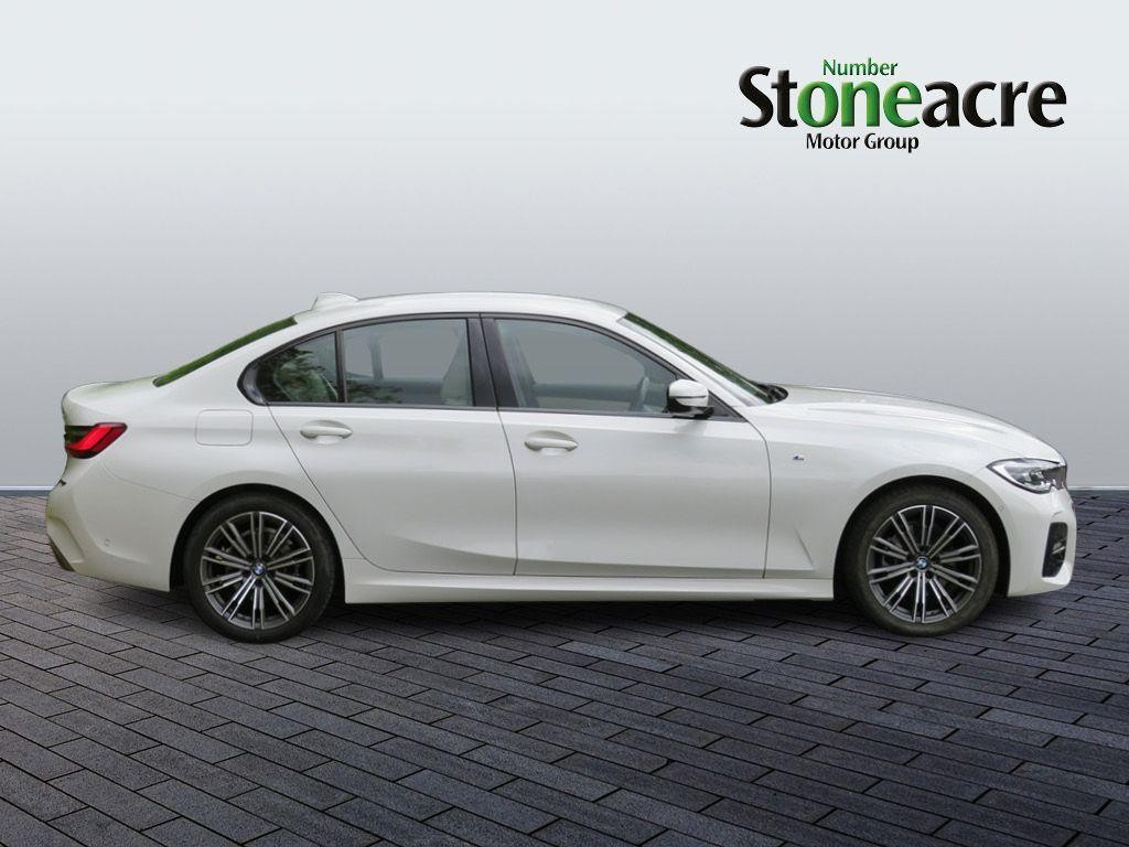 BMW 3 Series Image 2