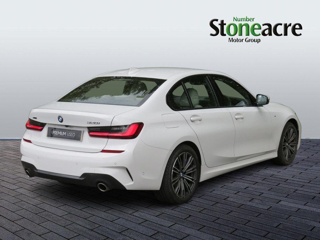 BMW 3 Series Image 5