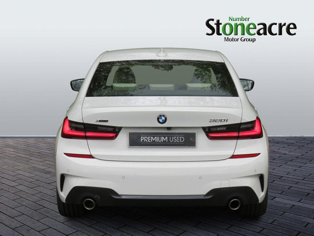 BMW 3 Series Image 6
