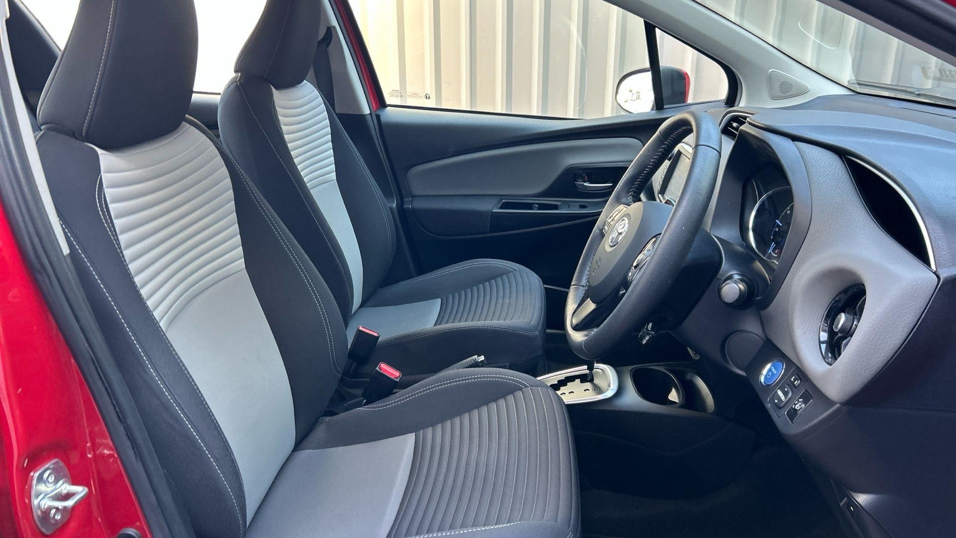 Toyota Yaris Image 17