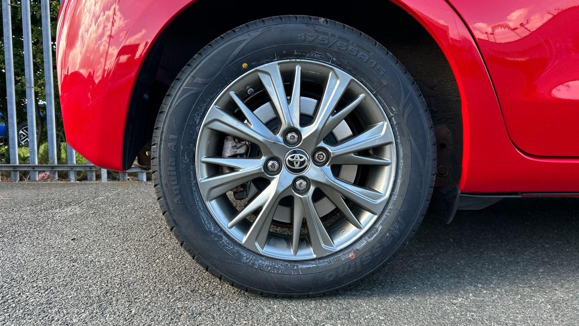 Toyota Yaris Image 21