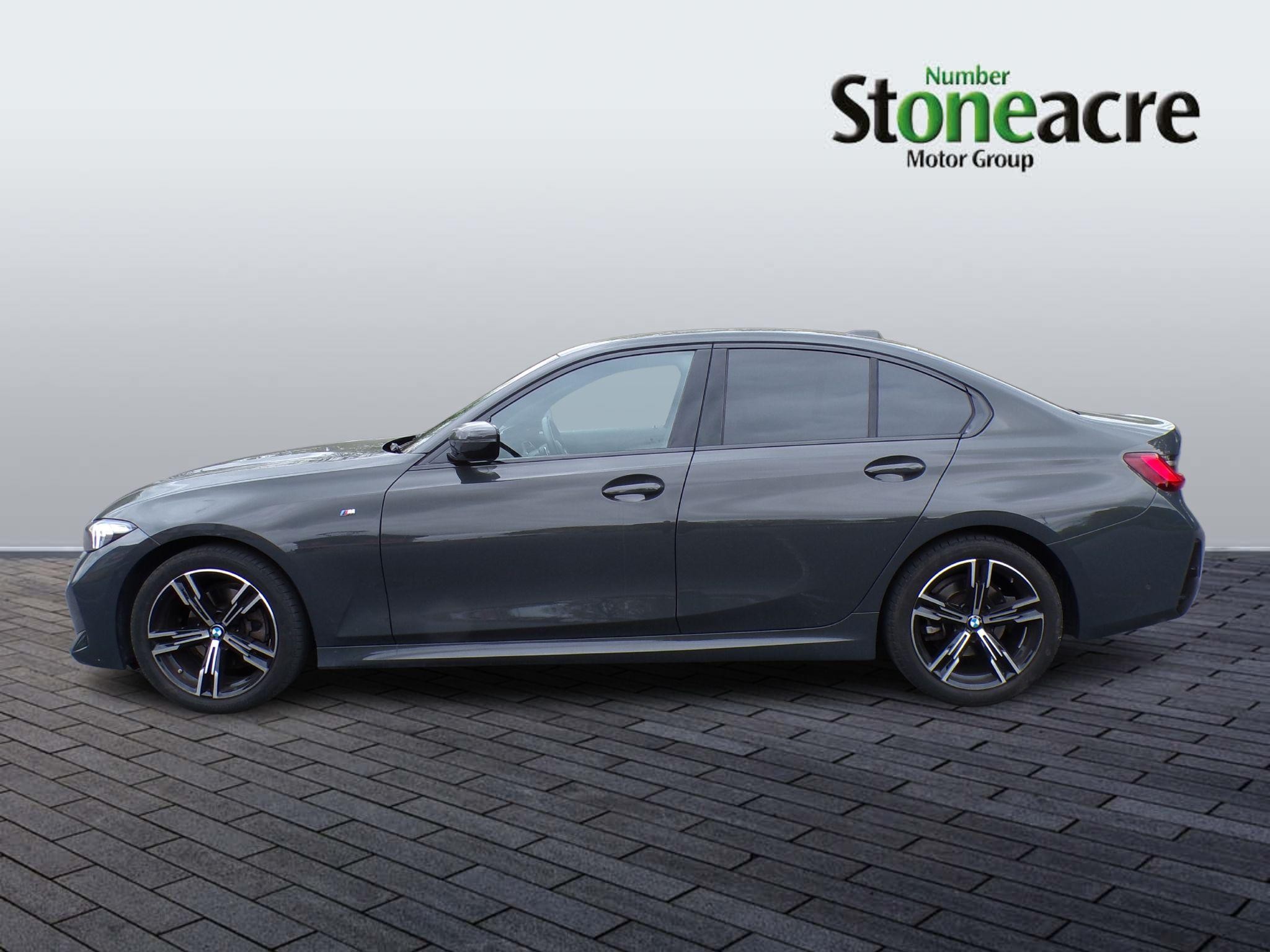 BMW 3 Series Image 2
