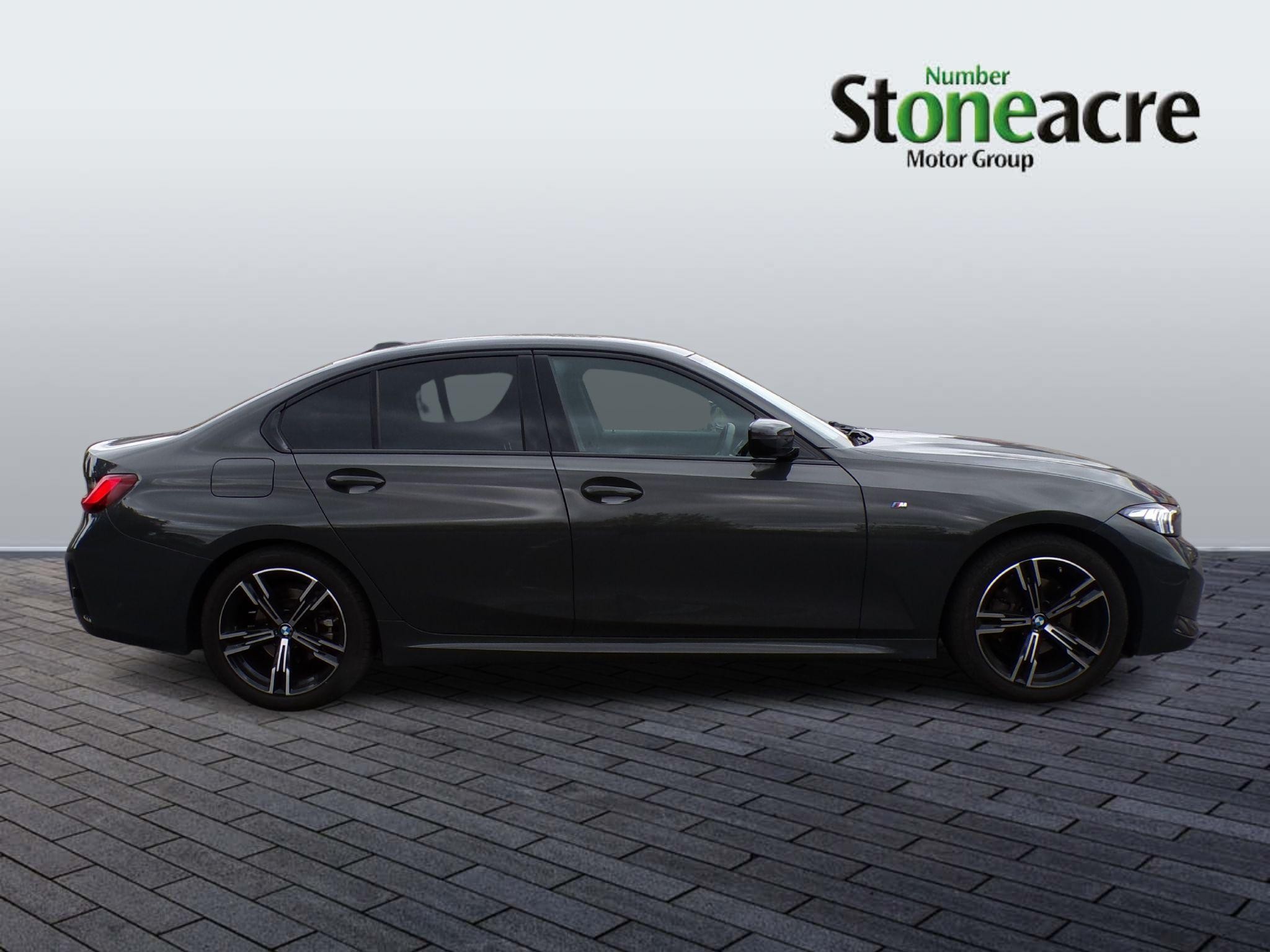 BMW 3 Series Image 3