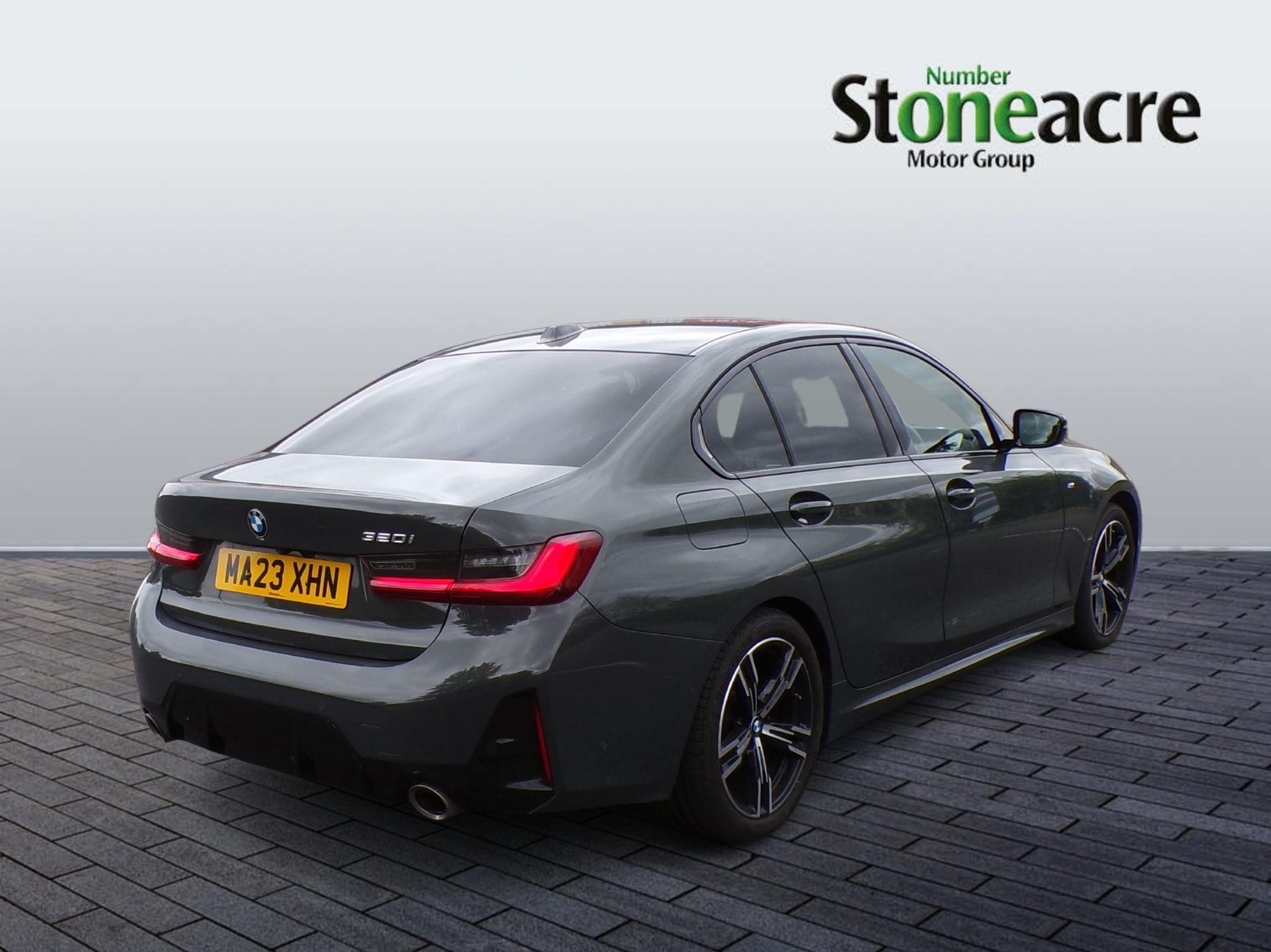 BMW 3 Series Image 4