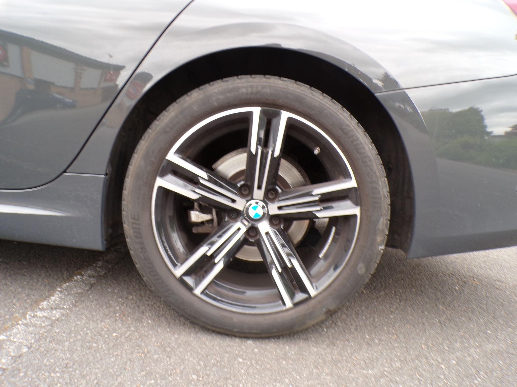 BMW 3 Series Image 9