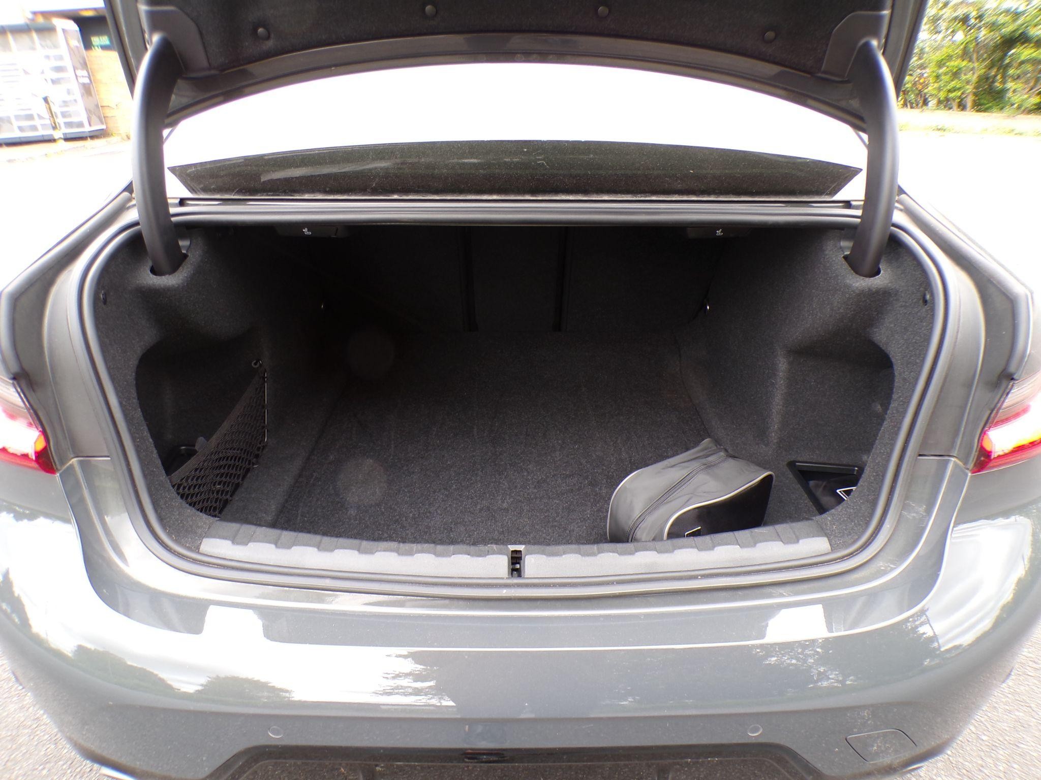 BMW 3 Series Image 10