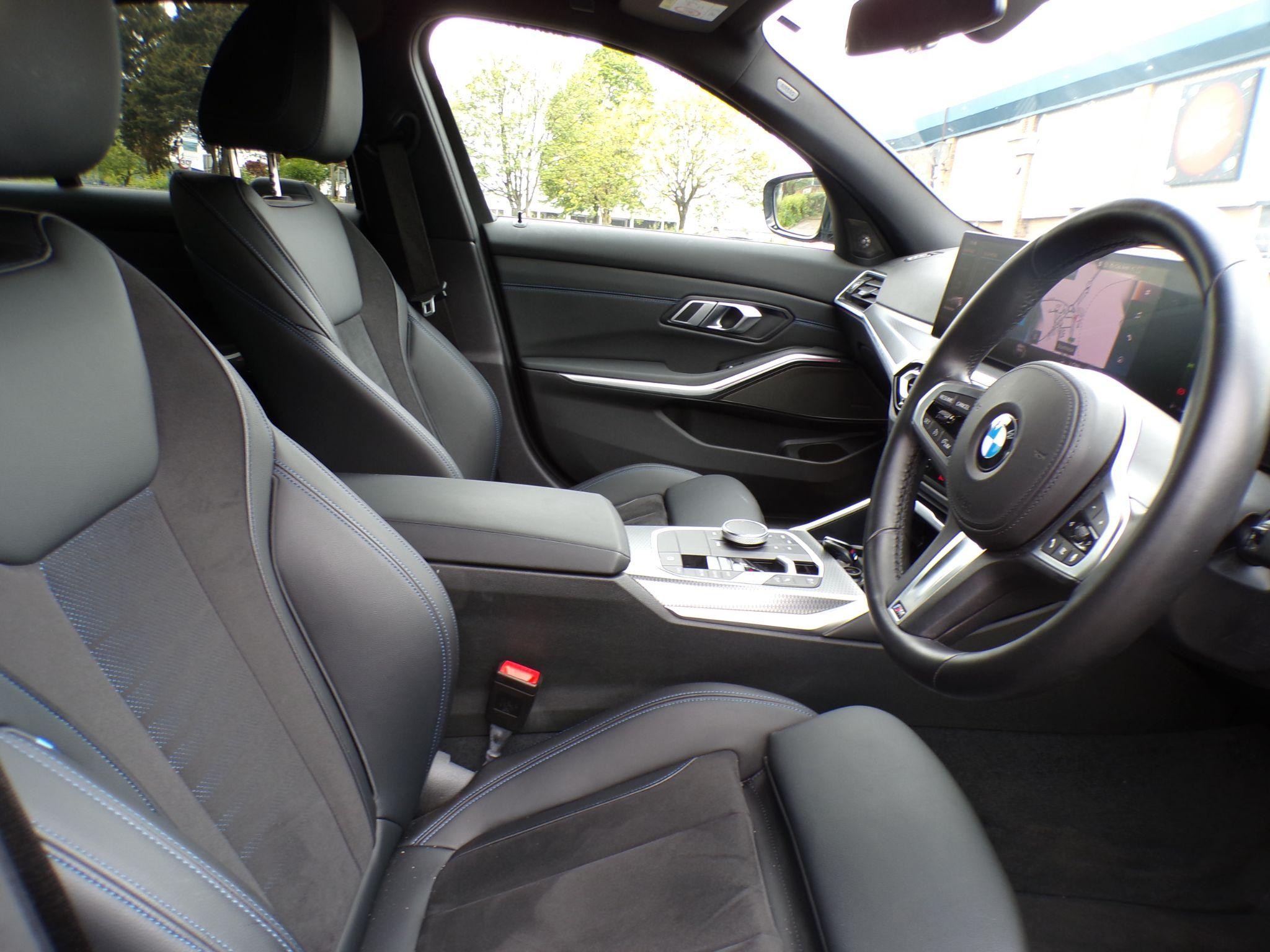 BMW 3 Series Image 11