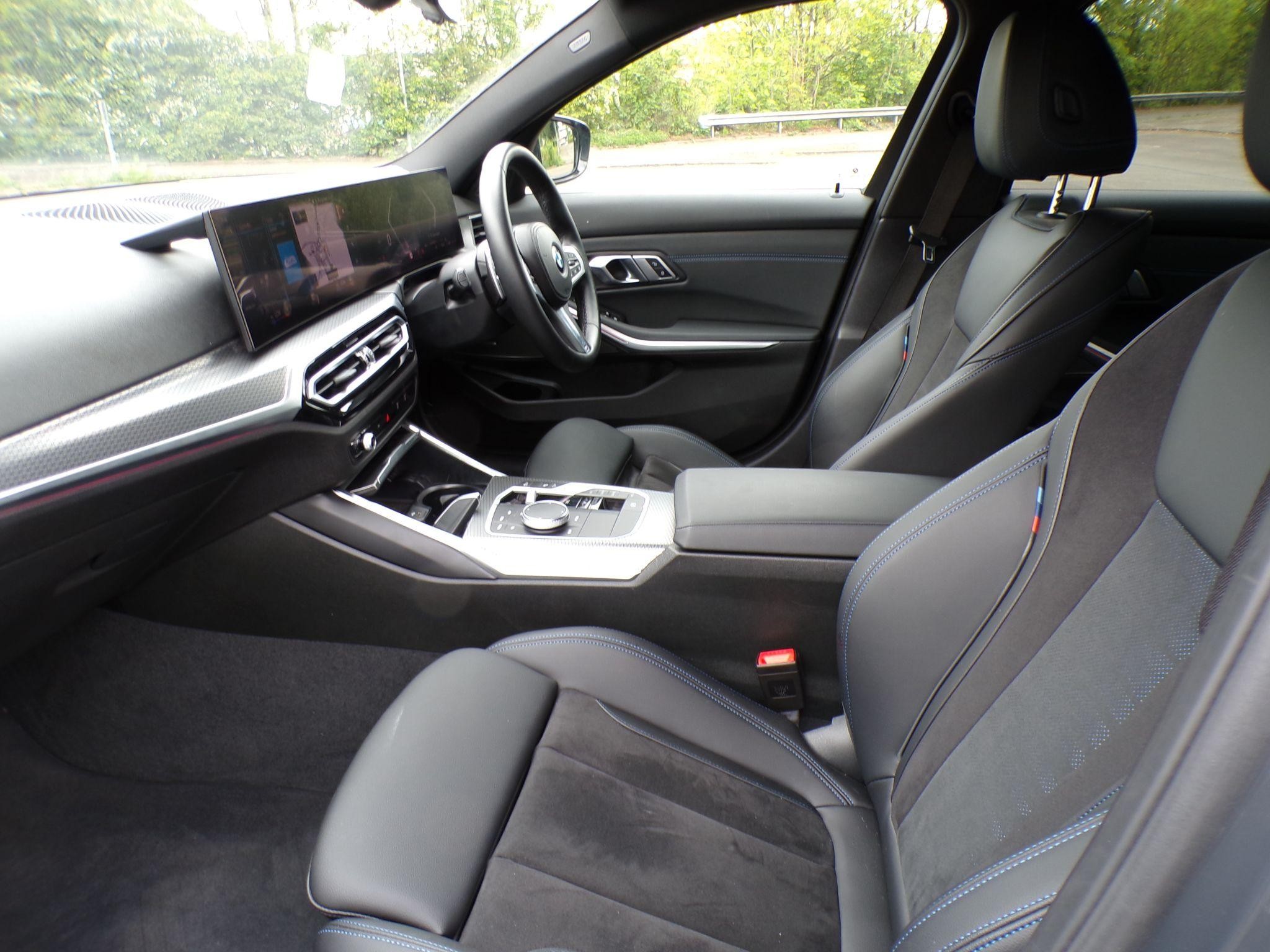 BMW 3 Series Image 12