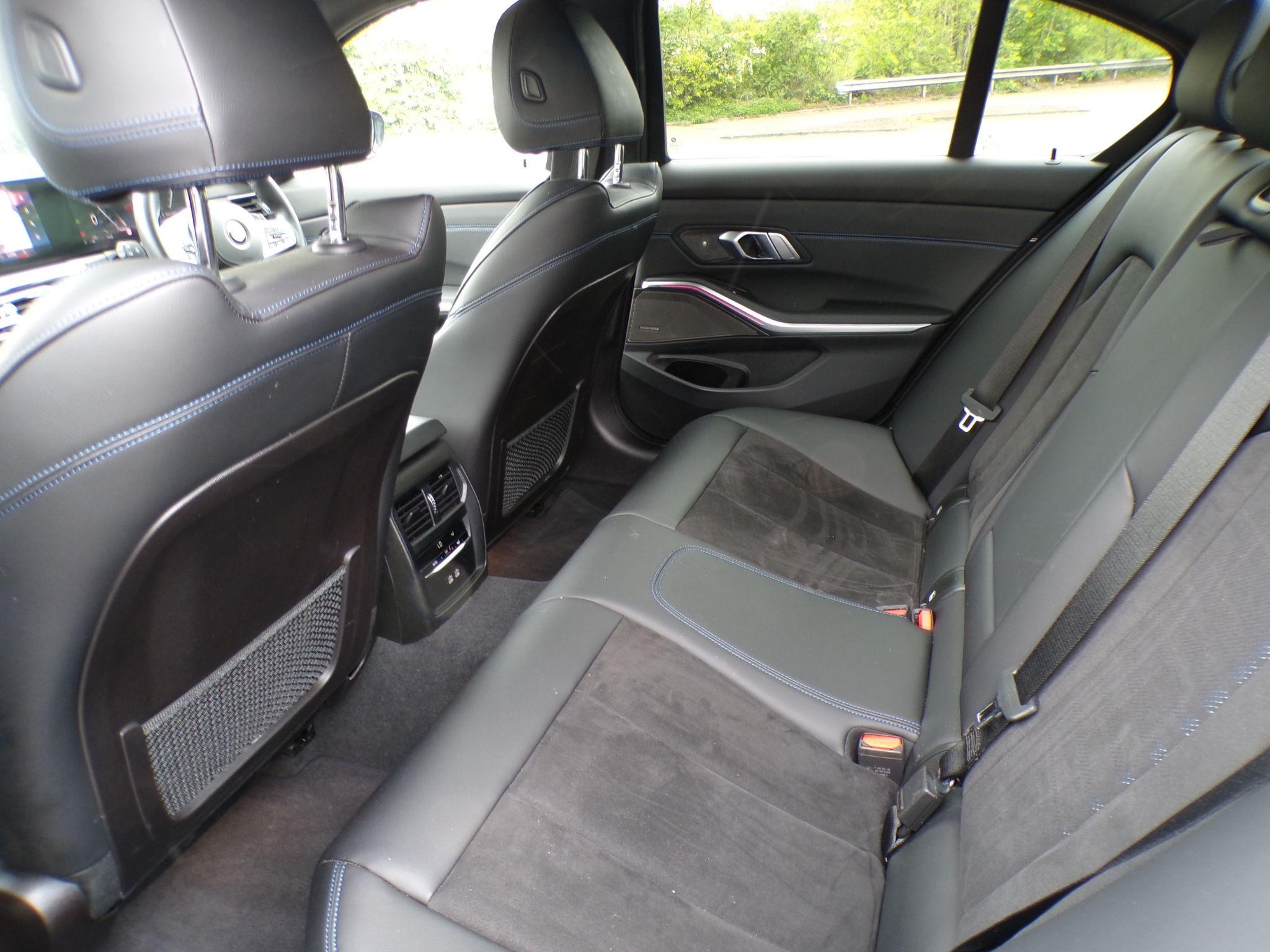 BMW 3 Series Image 13
