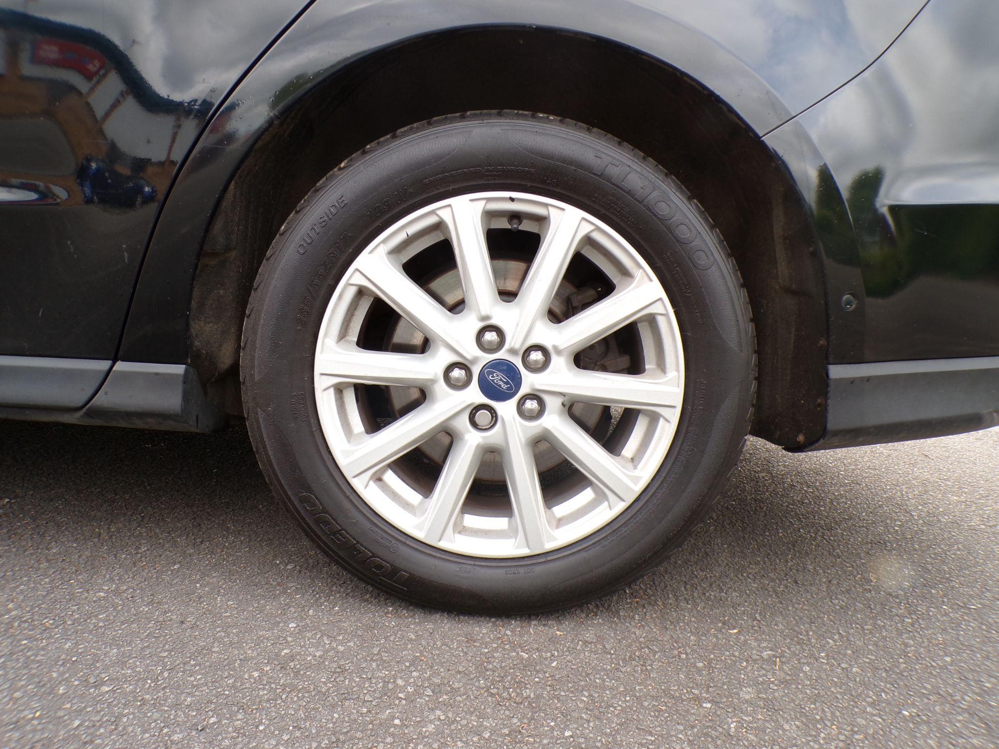Ford Galaxy Image 9