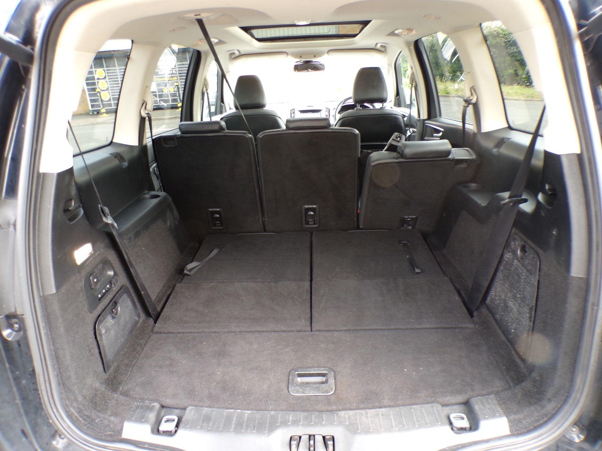 Ford Galaxy Image 10