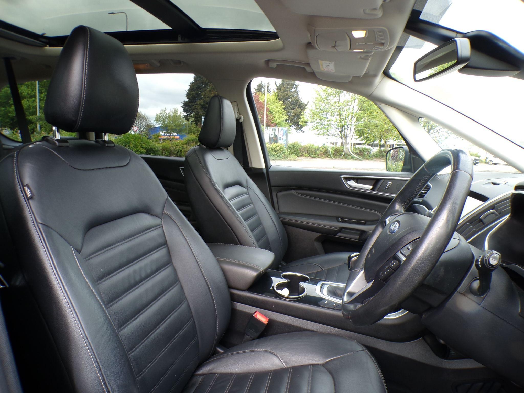 Ford Galaxy Image 11