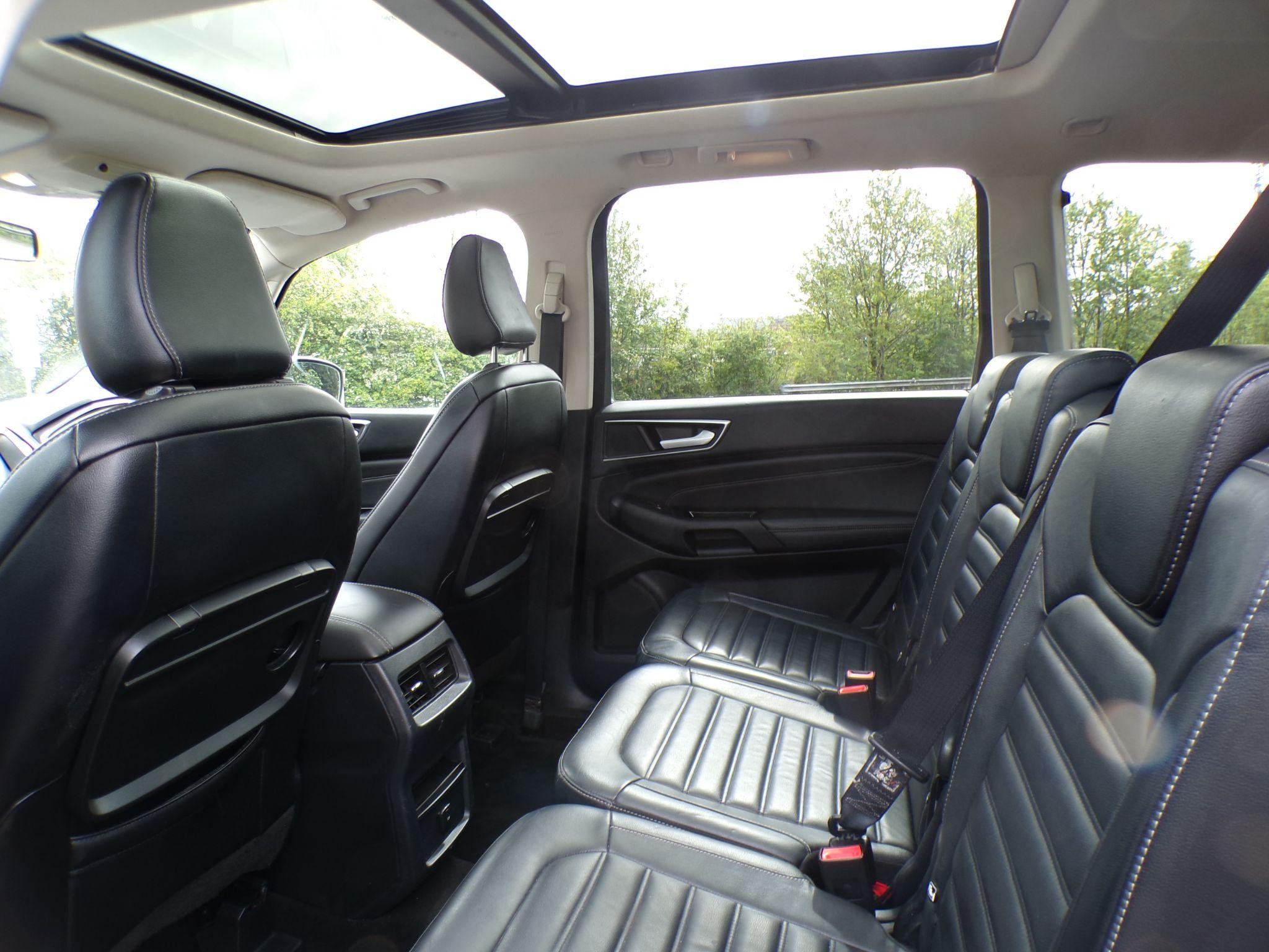 Ford Galaxy Image 14