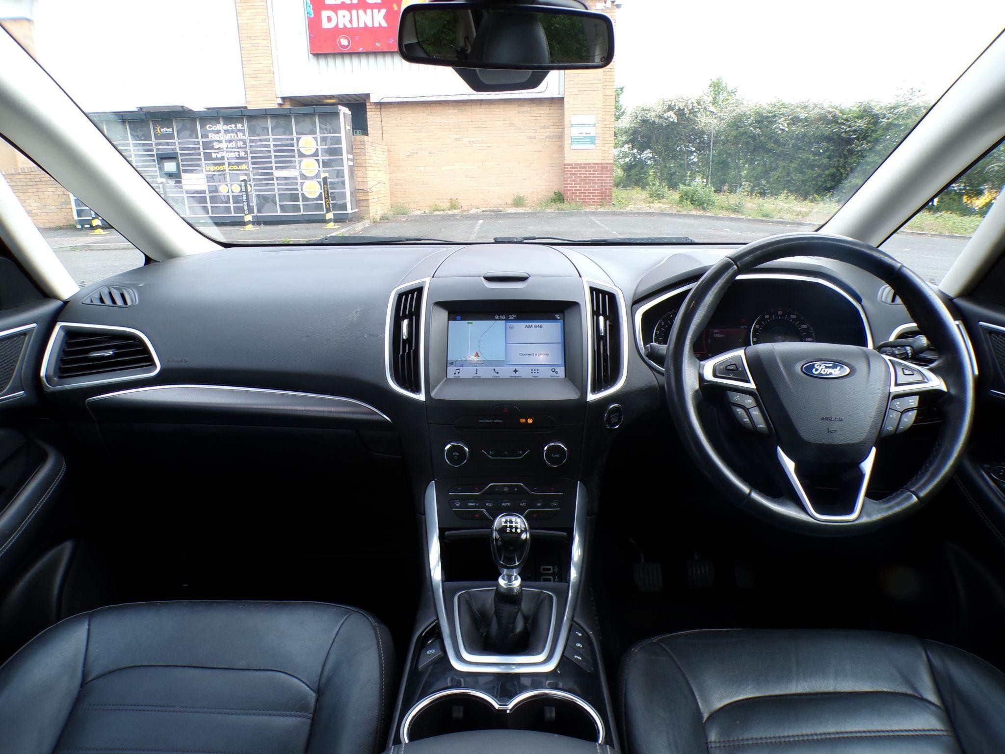 Ford Galaxy Image 16