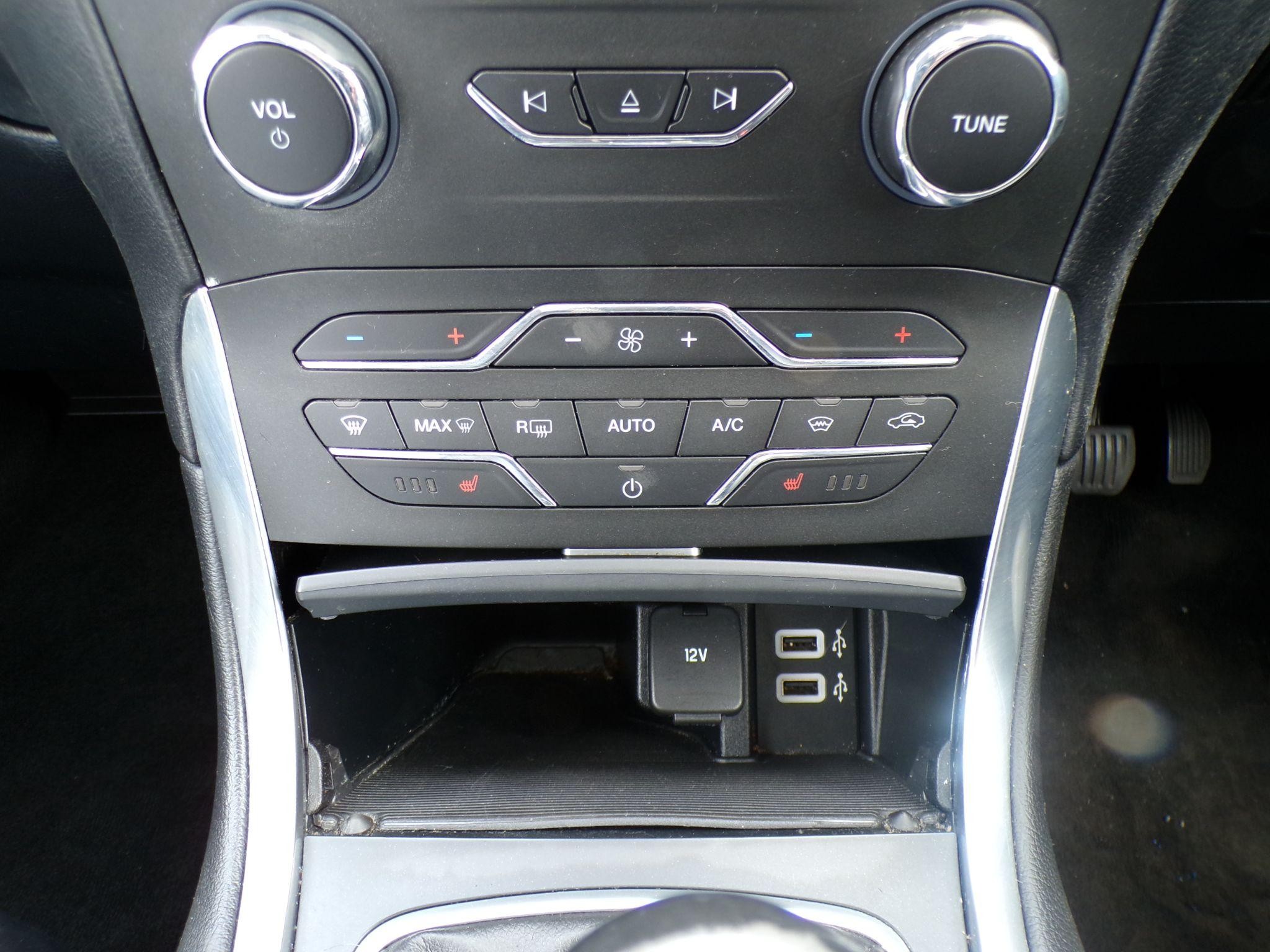 Ford Galaxy Image 19