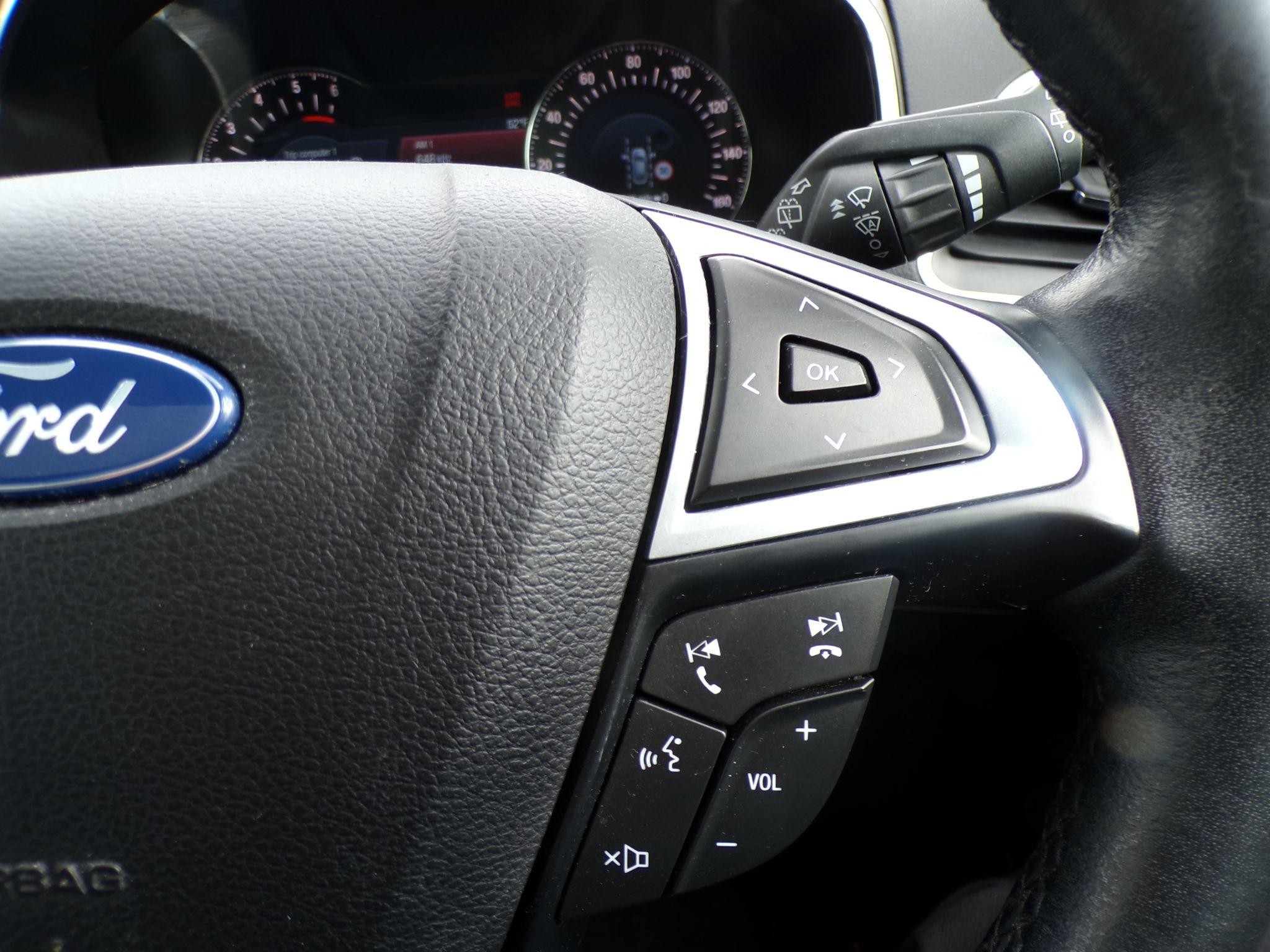 Ford Galaxy Image 23