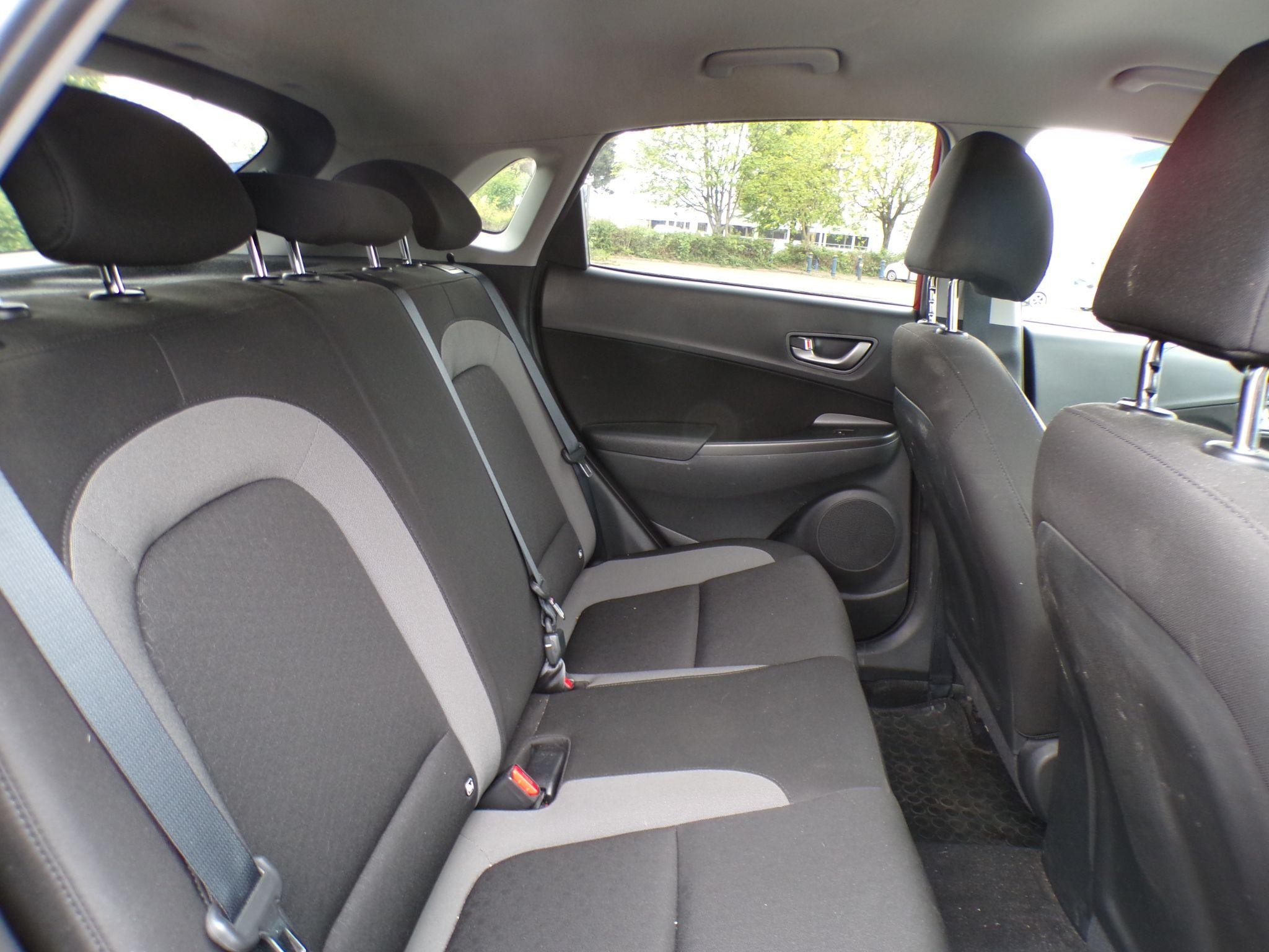 Hyundai KONA Image 12