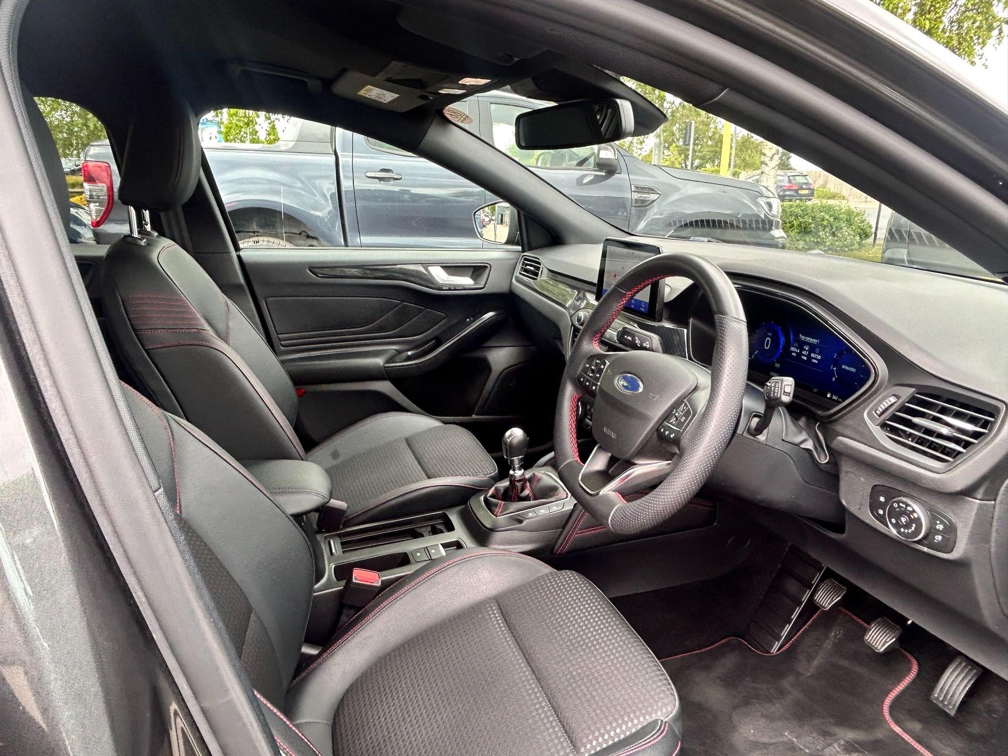 Ford Focus Image 11