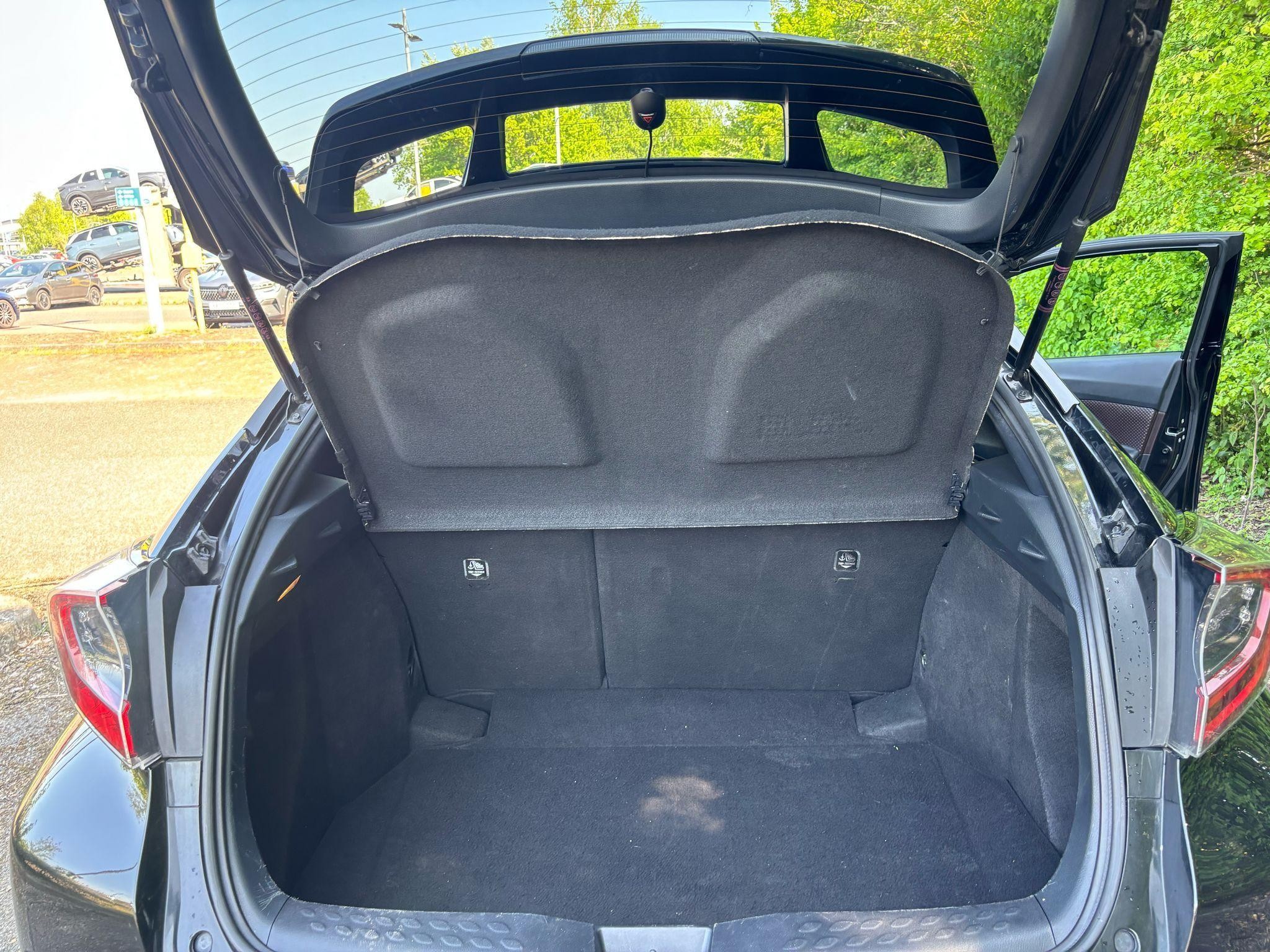 Toyota C-HR Image 10