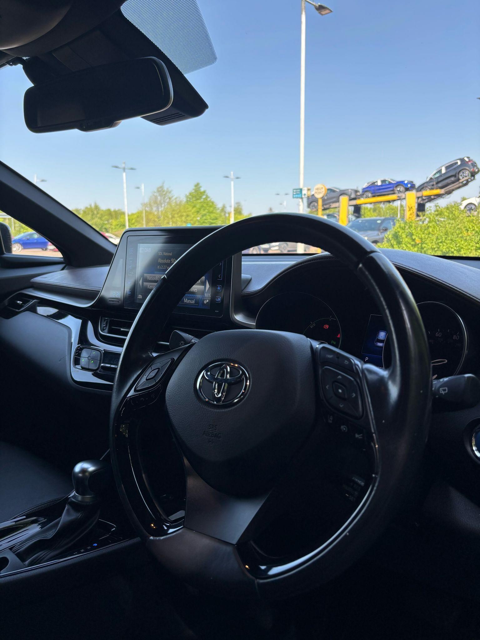 Toyota C-HR Image 16